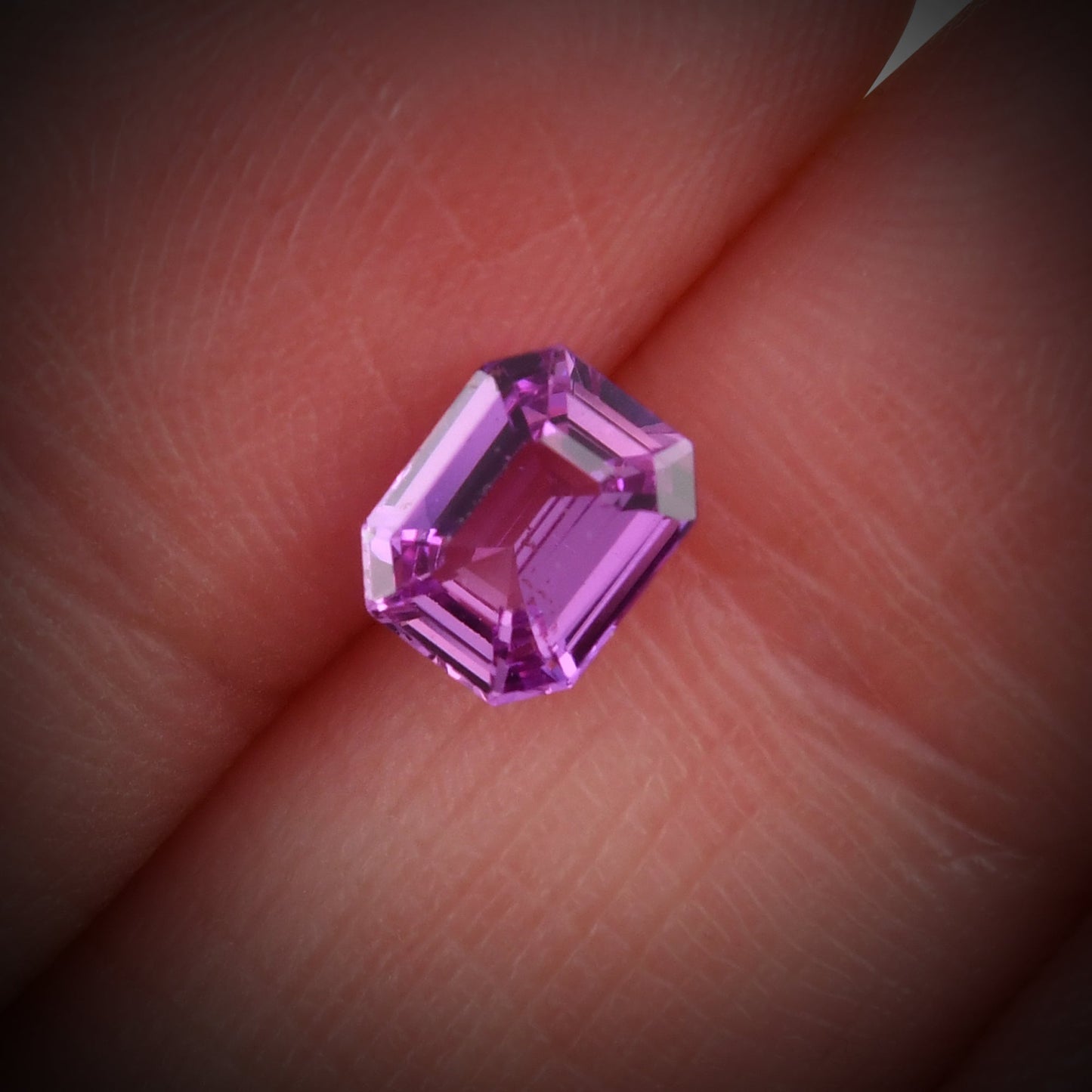 1,08 Karat rosafarbener Madagaskar-Smaragd-Saphir