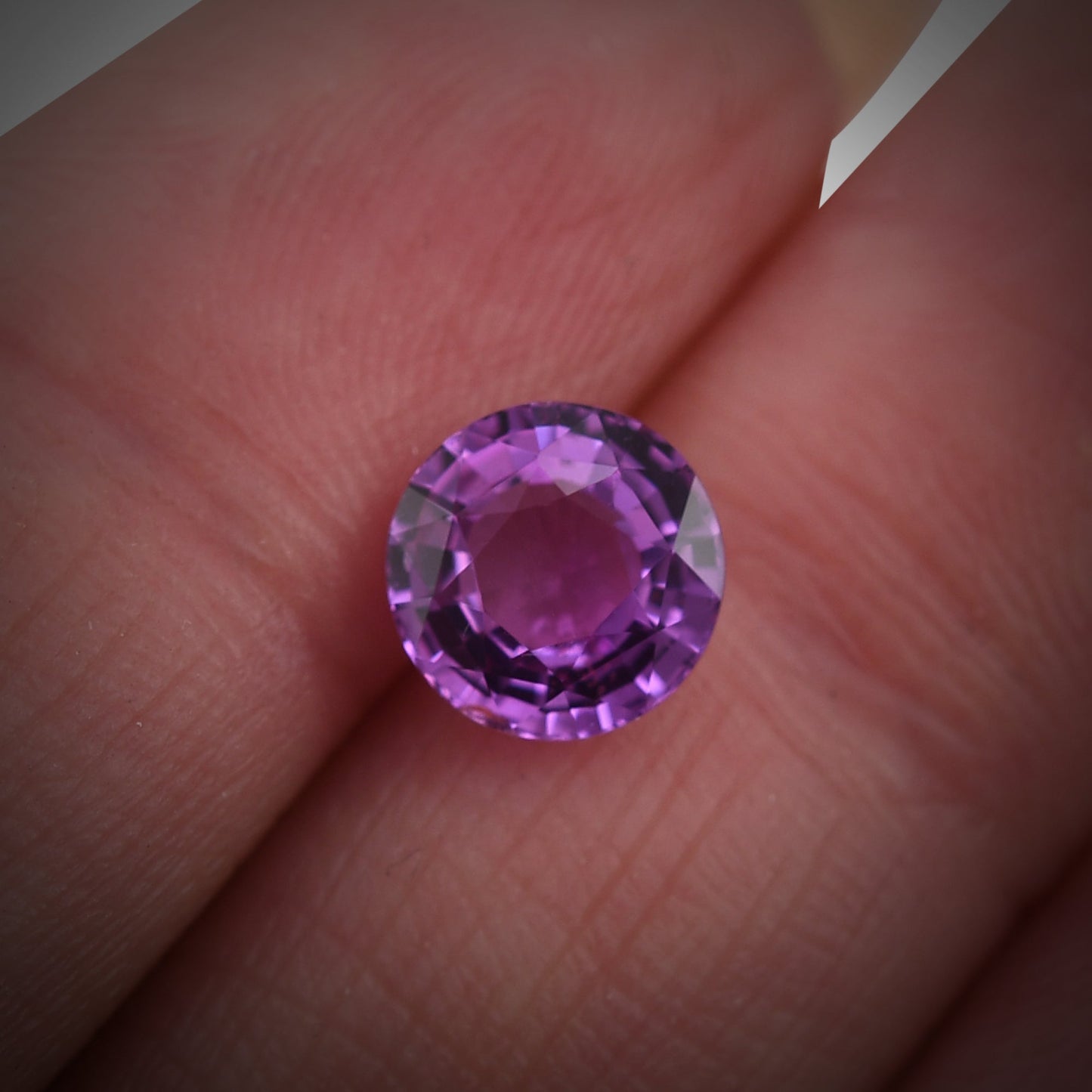 2,06 Karat violetter runder Saphir aus Madagaskar