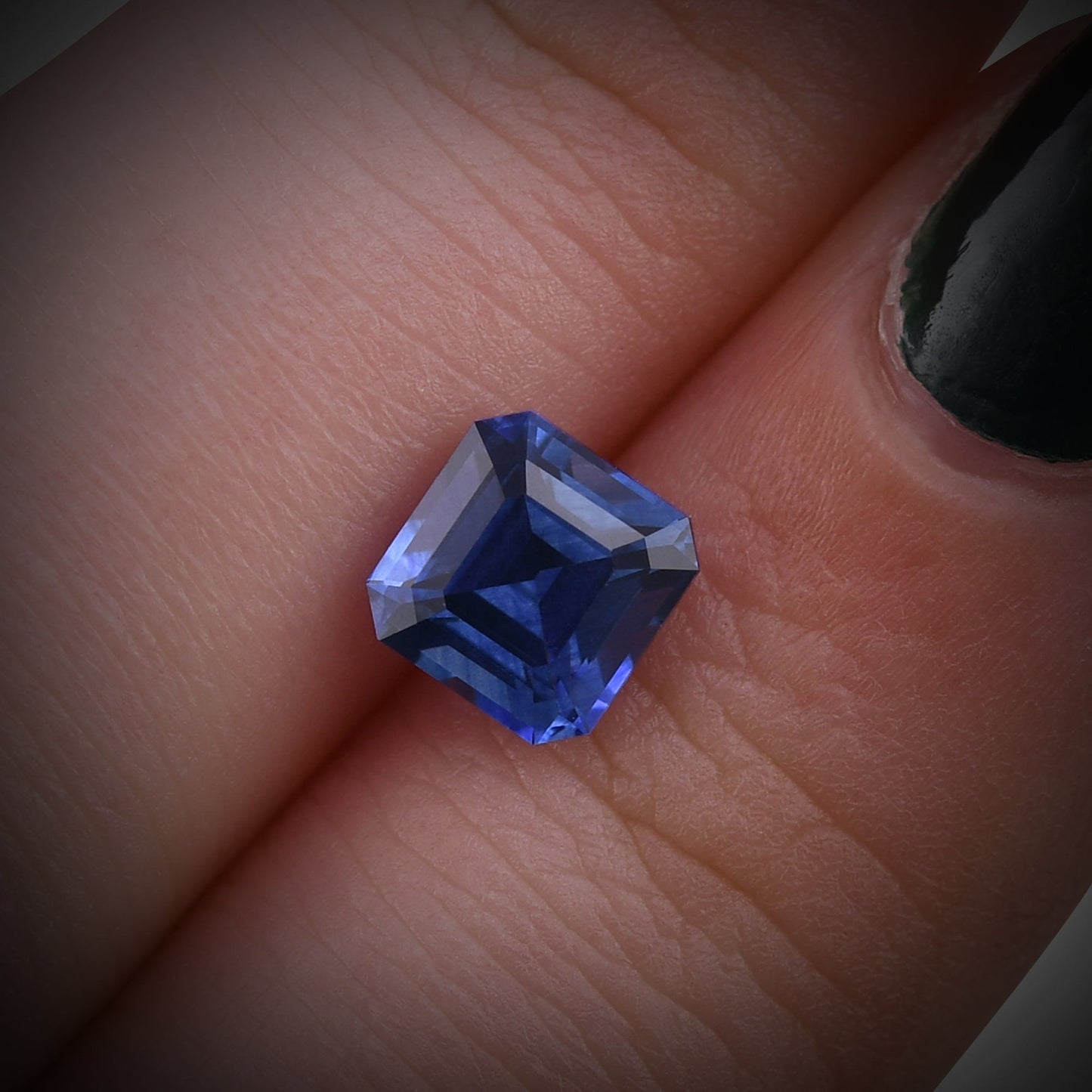 1,57 Karat blauer Smaragd-Saphir aus Sri Lanka