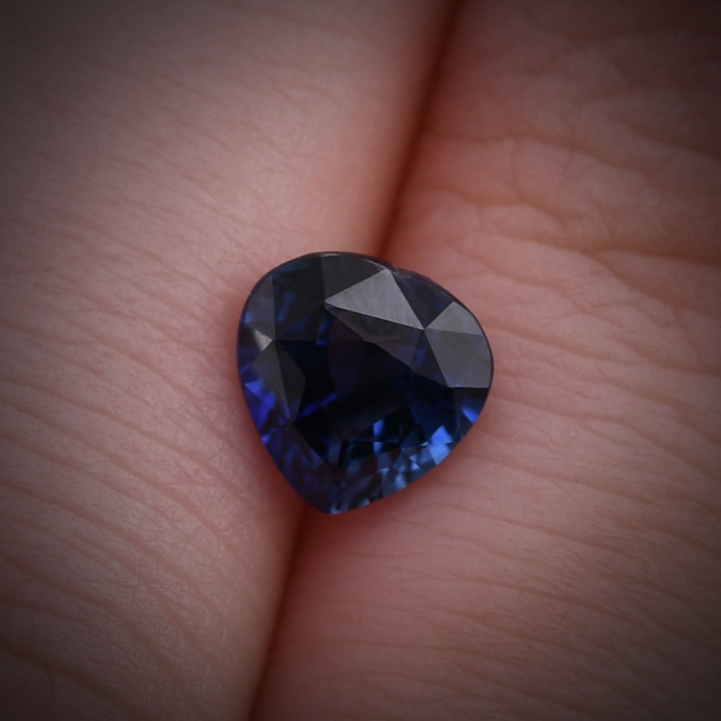 1,37 Karat blauer Herzsaphir aus Sri Lanka