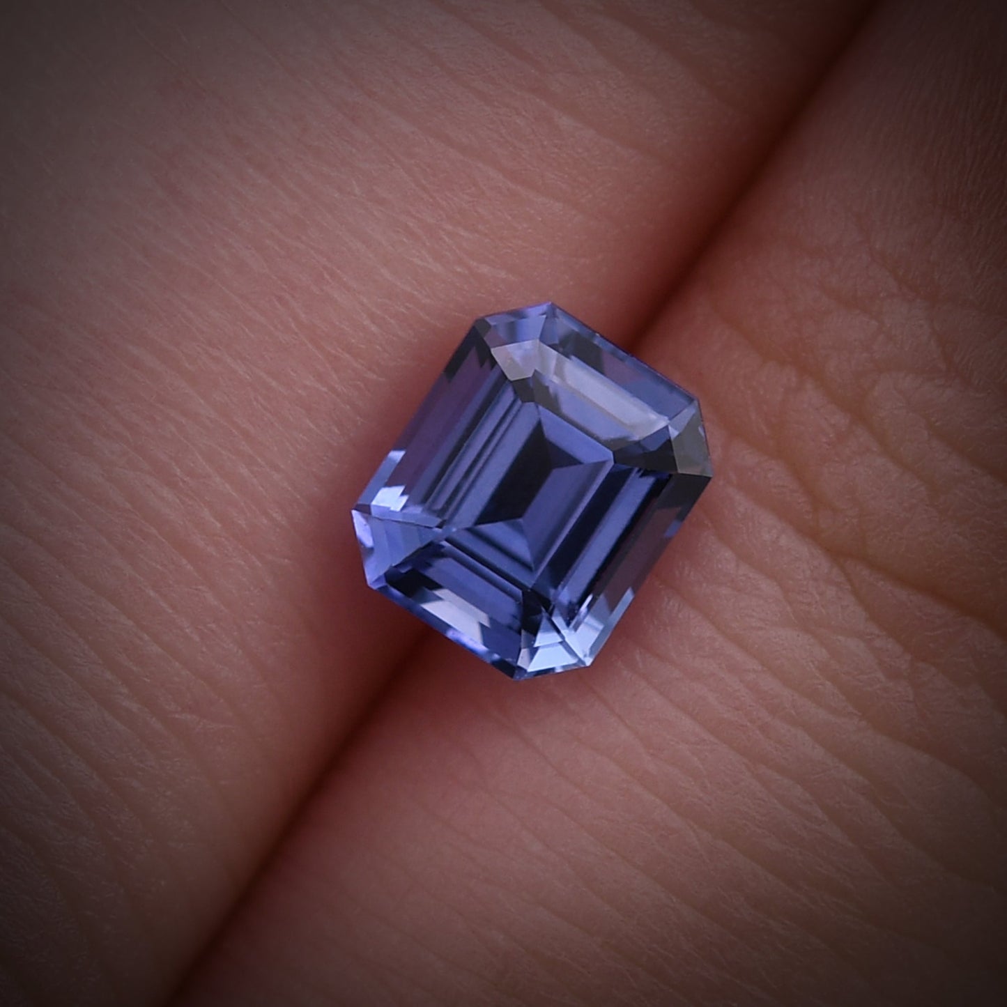 1,59 Karat blauer Smaragd-Saphir aus Sri Lanka