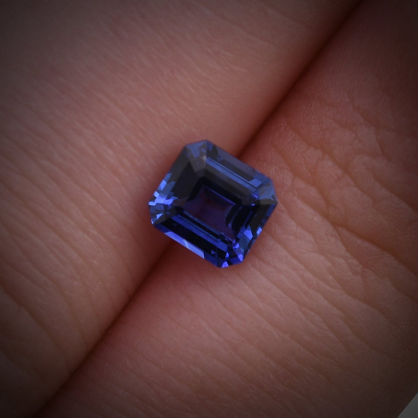 1,03 Karat blauer Smaragd-Saphir aus Sri Lanka