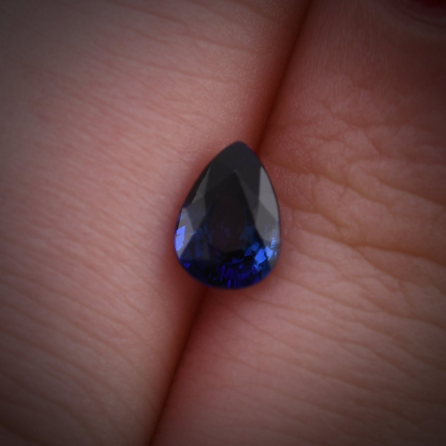 0,87 Karat blauer birnenförmiger Saphir aus Sri Lanka