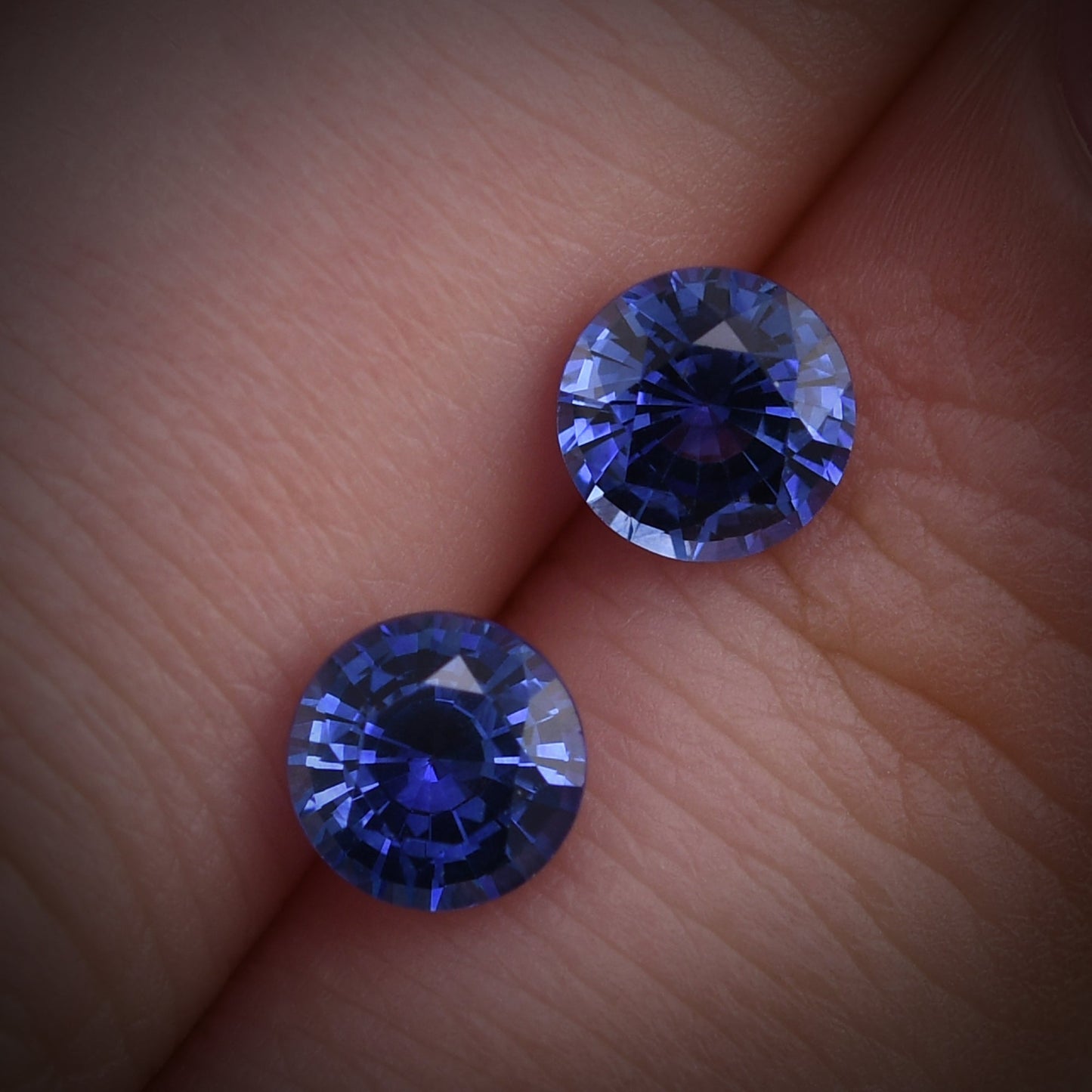 2,07 Karat blauer runder Saphir aus Sri Lanka