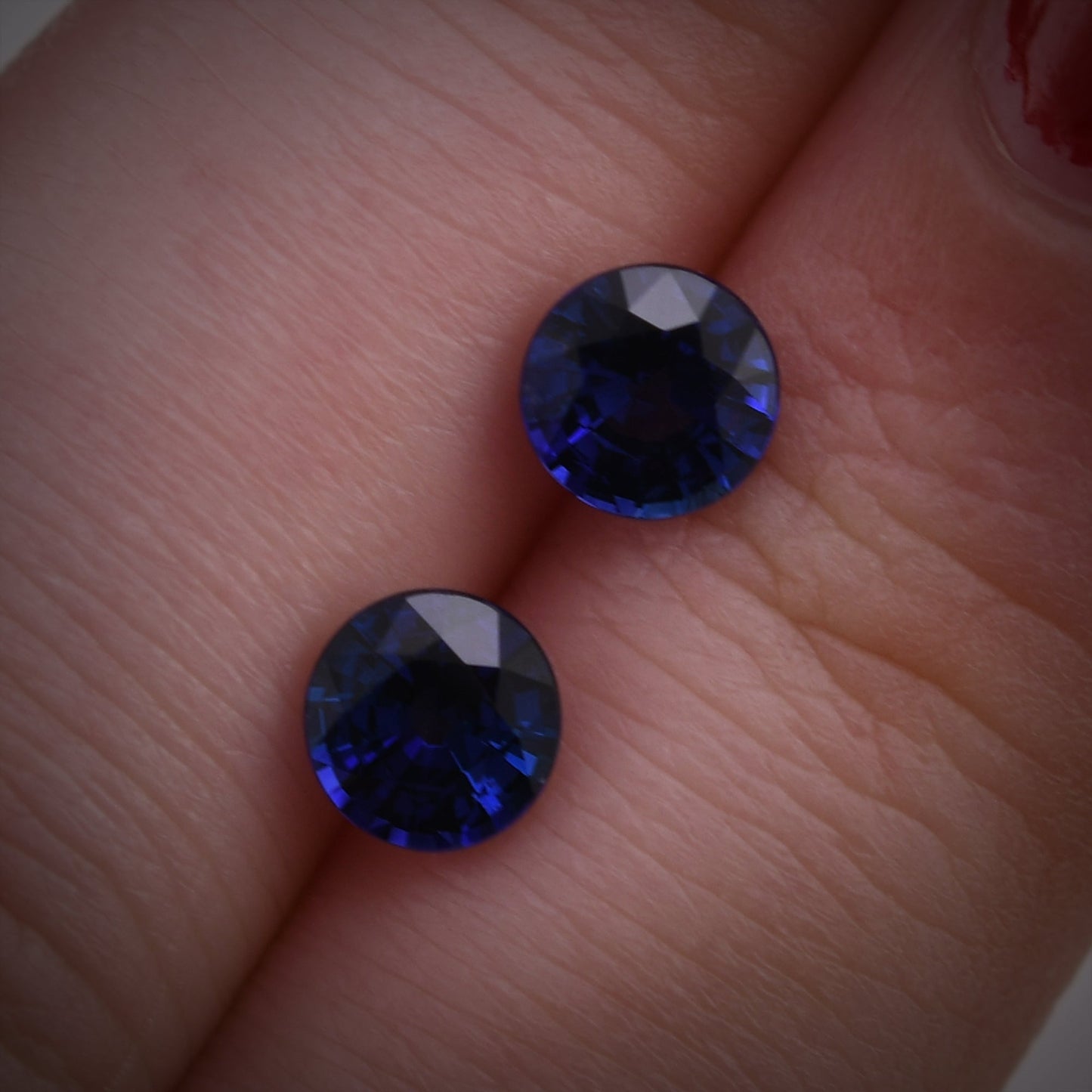 1,87 Karat blauer runder Saphir aus Sri Lanka