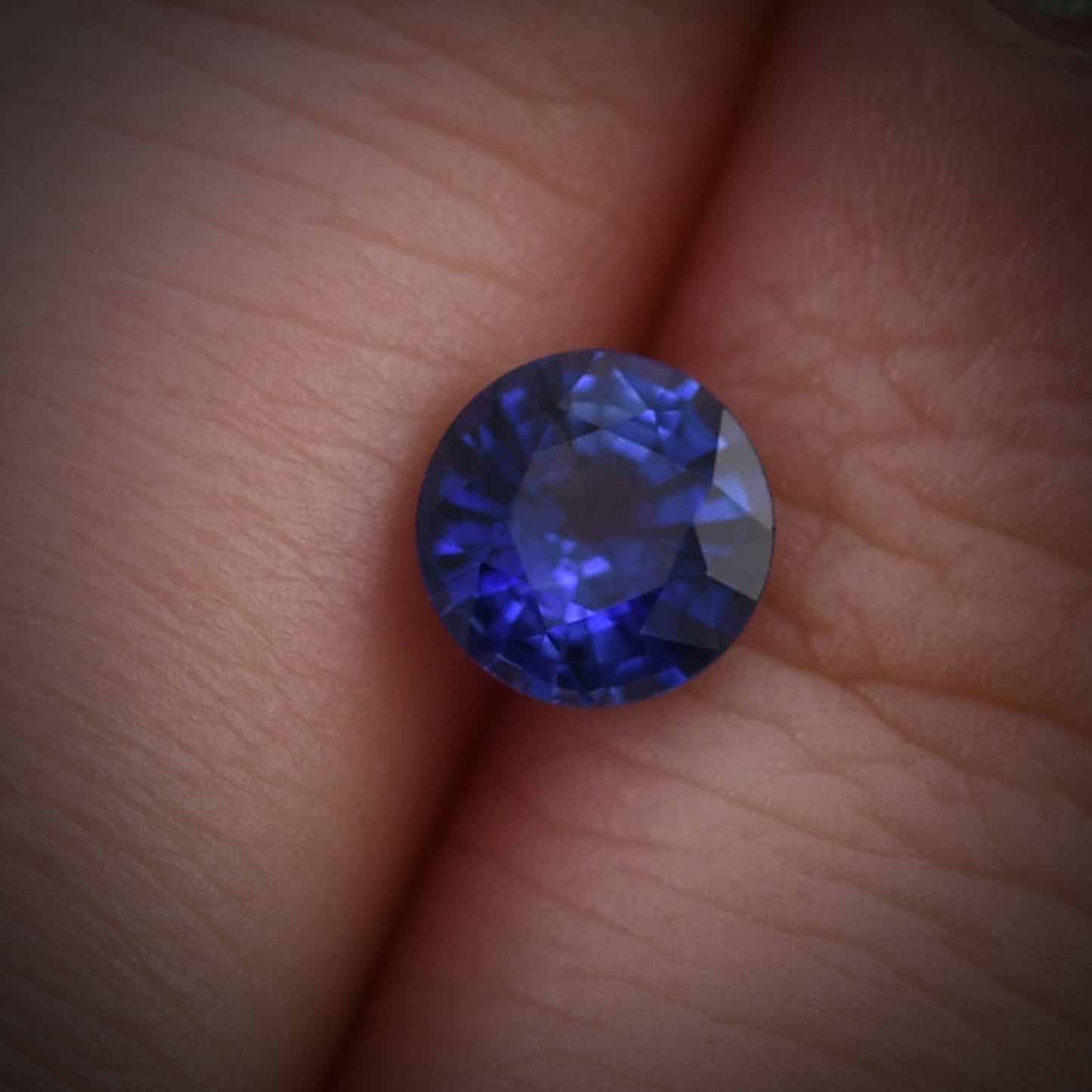 0,90 Karat blauer runder Saphir aus Sri Lanka