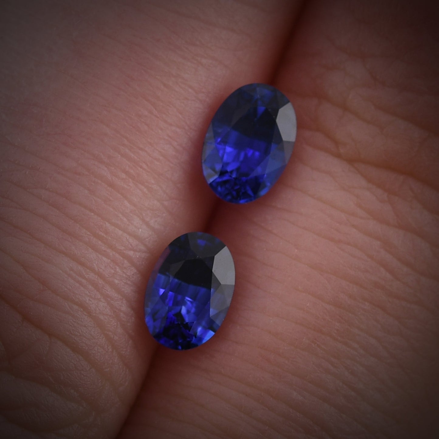 1,56 Karat blauer ovaler Saphir aus Sri Lanka