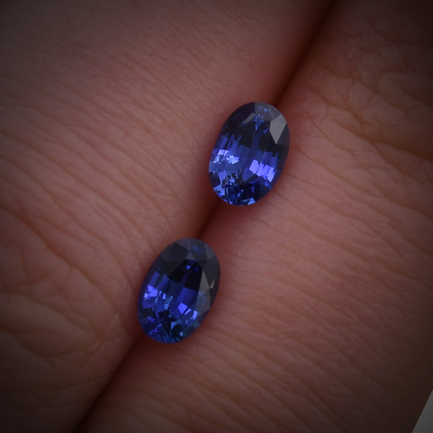 1,08 Karat blauer ovaler Saphir aus Sri Lanka