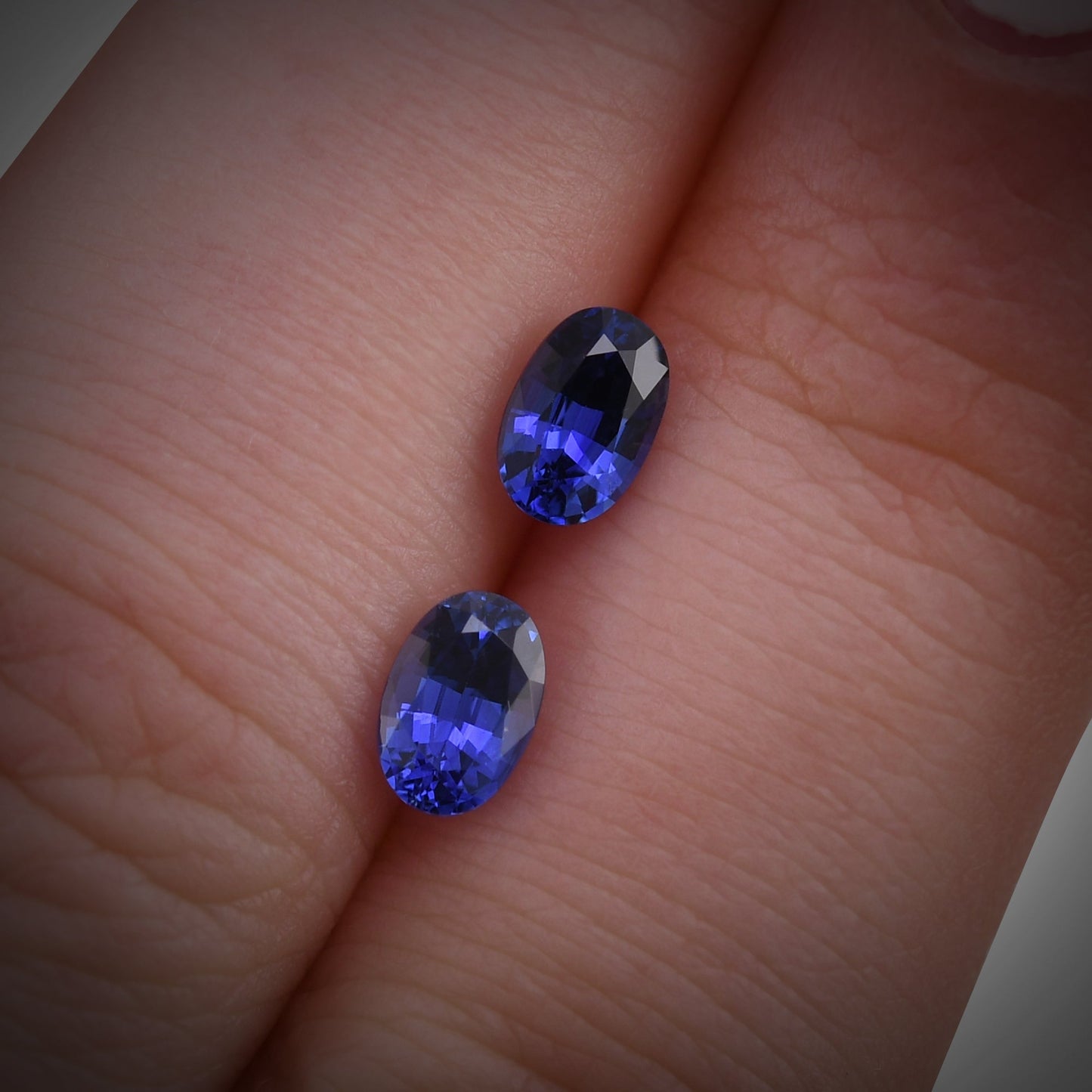 1,23 Karat blauer ovaler Saphir aus Sri Lanka