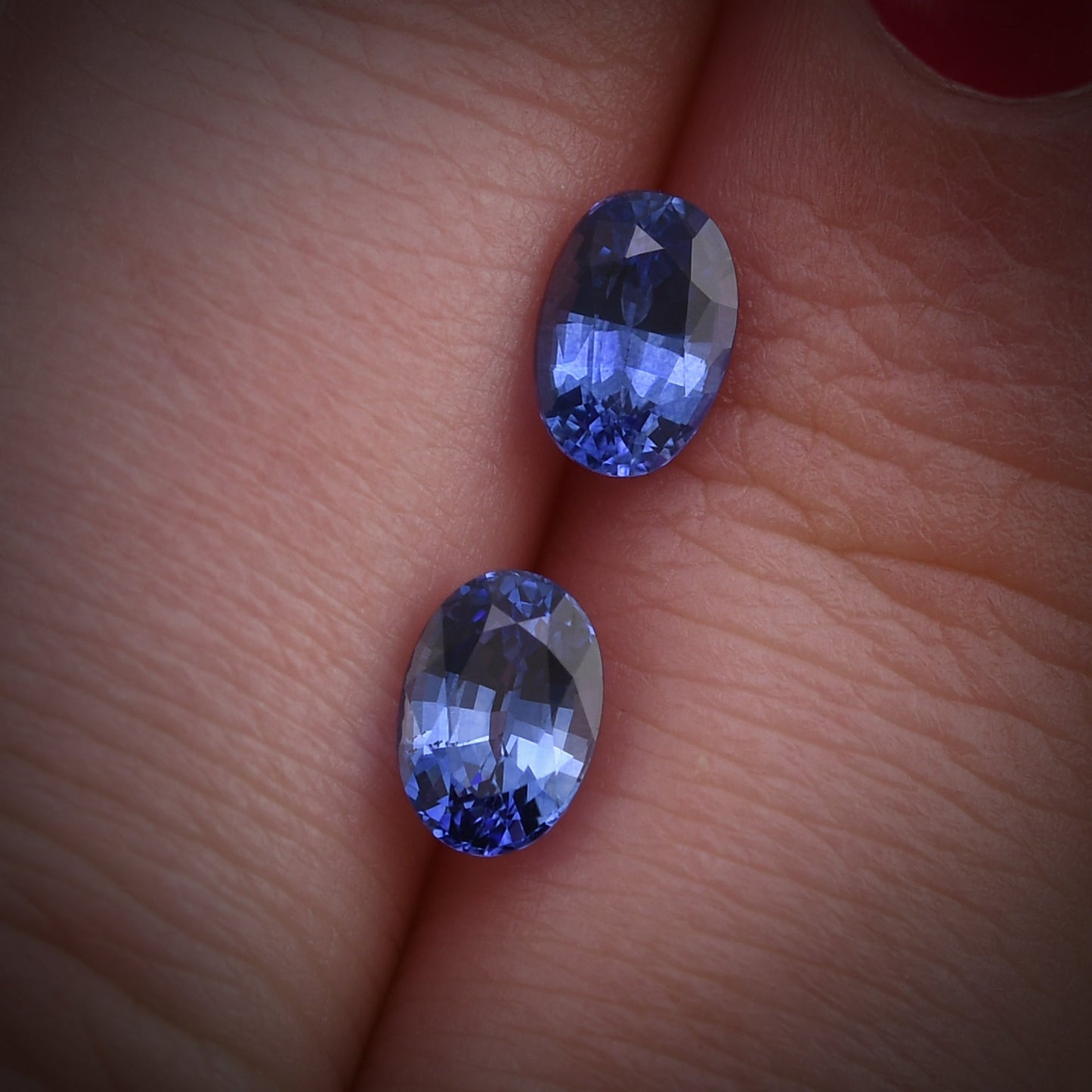 1,63 Karat blauer ovaler Saphir aus Sri Lanka