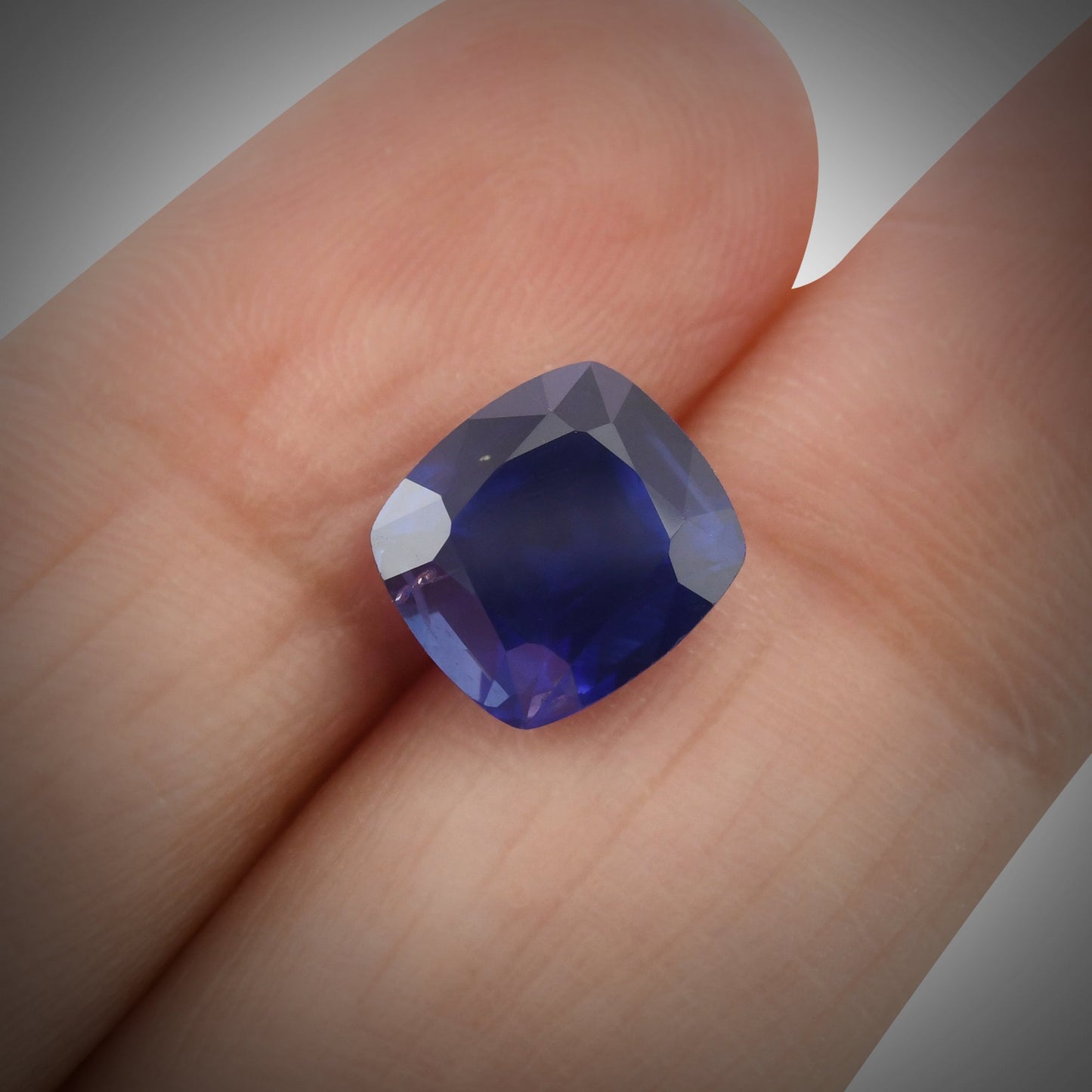 3,09 Karat blauer Kissen-Saphir GWLAB