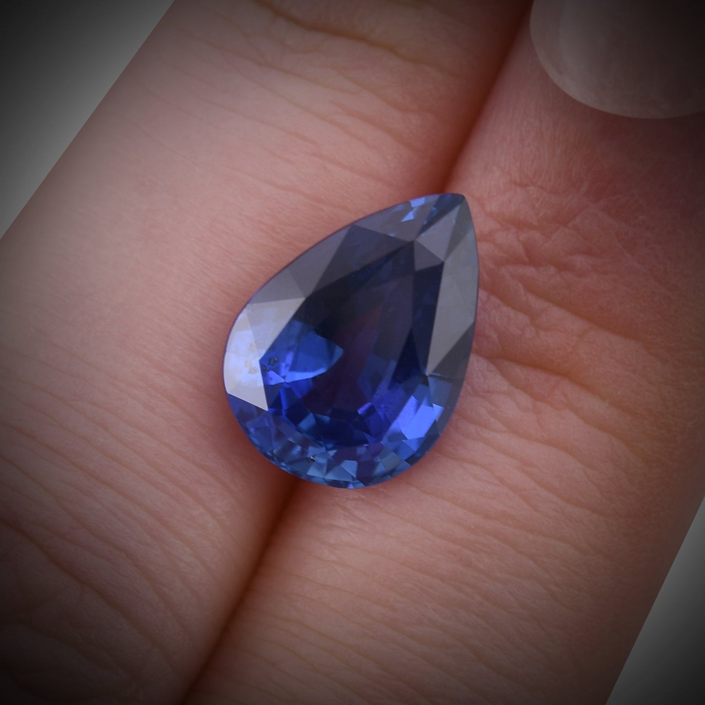 6,05 Karat blauer birnenförmiger Saphir aus Sri Lanka (CD)