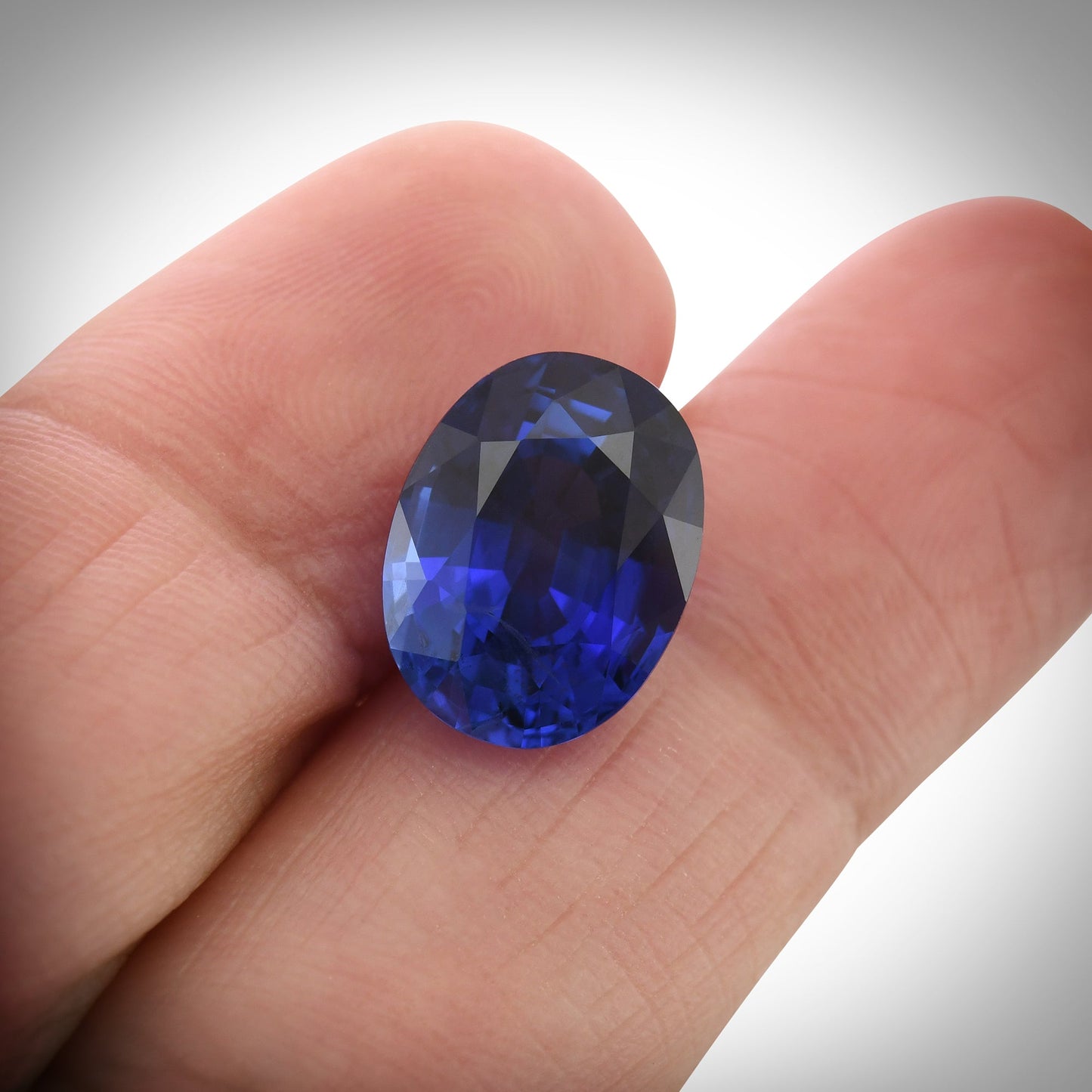 6,84 Karat blauer ovaler Saphir aus Sri Lanka (GRS)