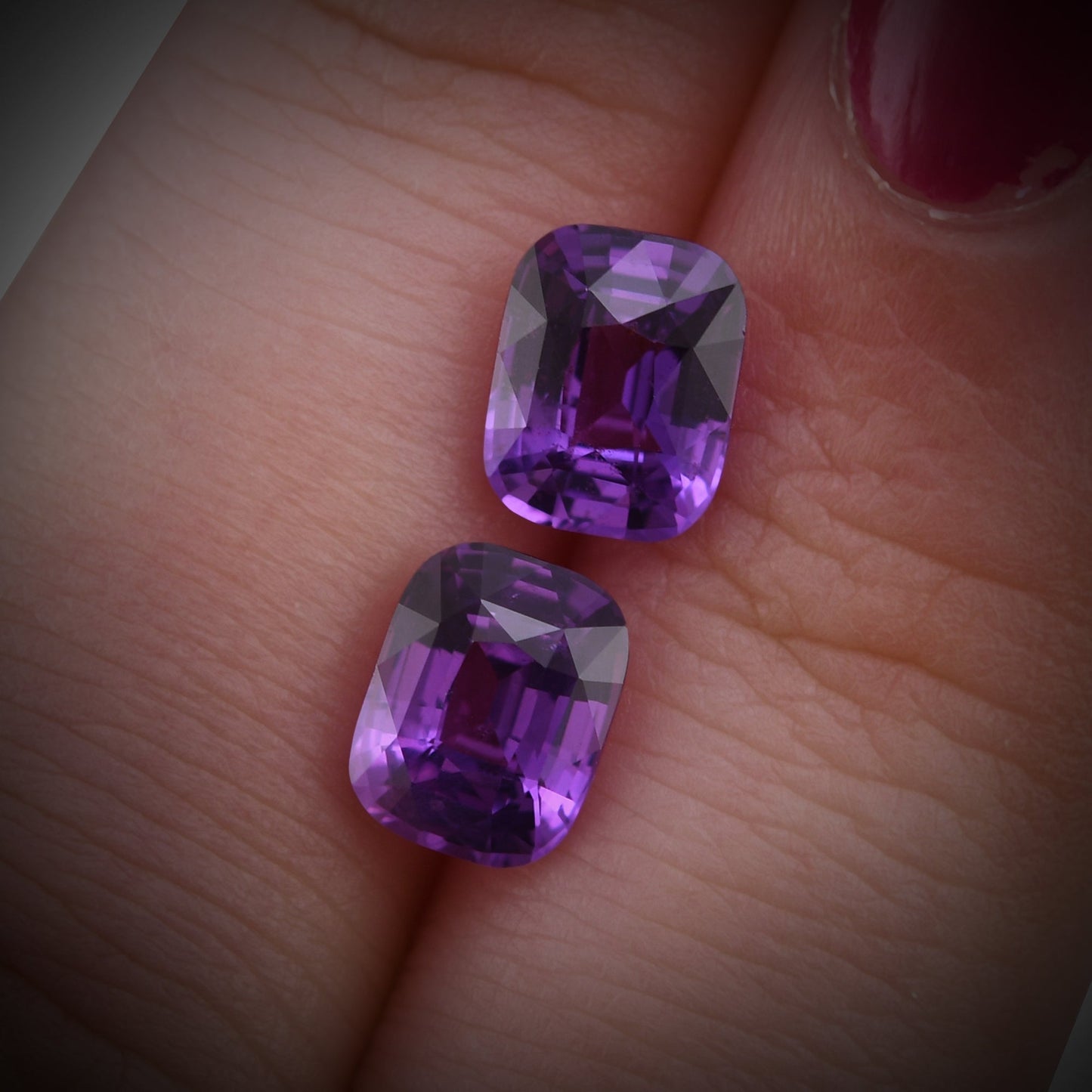 3,29 Karat violetter MADAGASKAR Kissen-Saphir