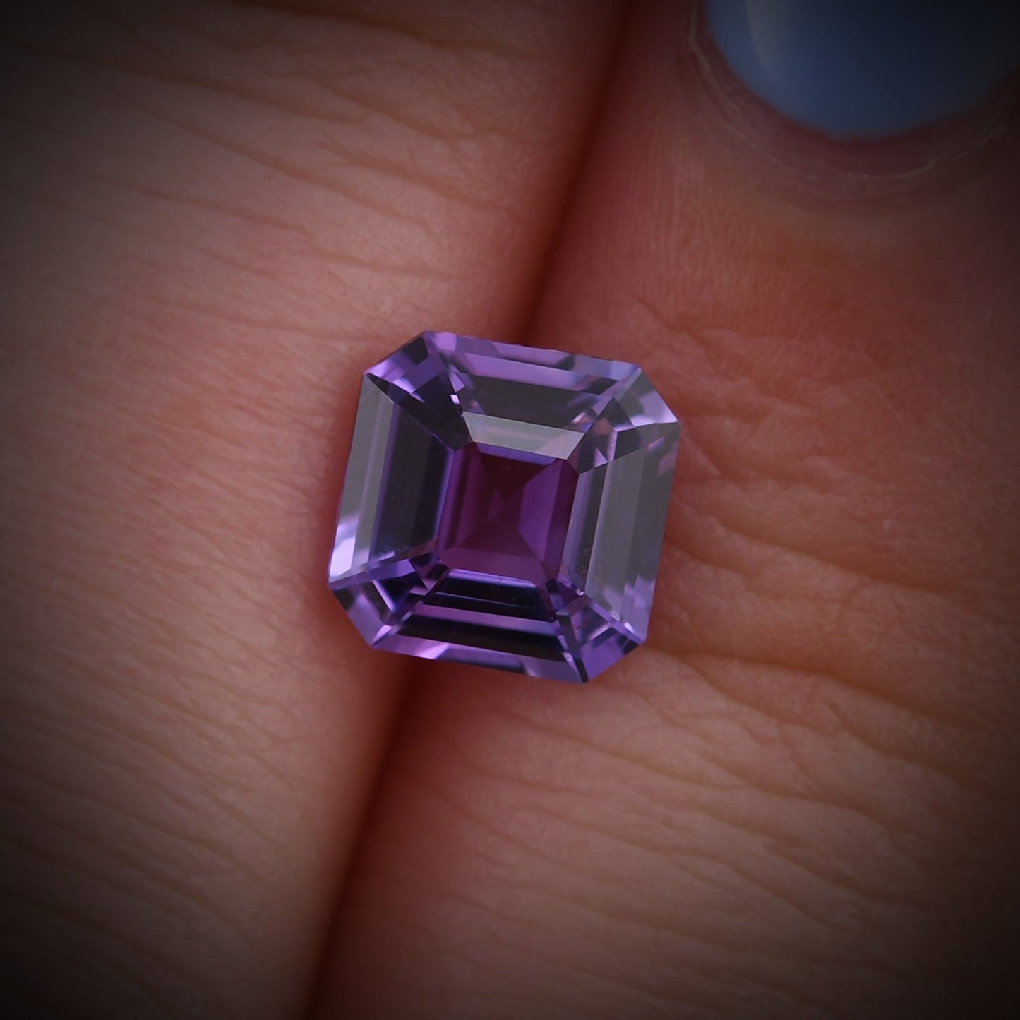 2,09 Karat violetter quadratischer Smaragd-Saphir aus Madagaskar