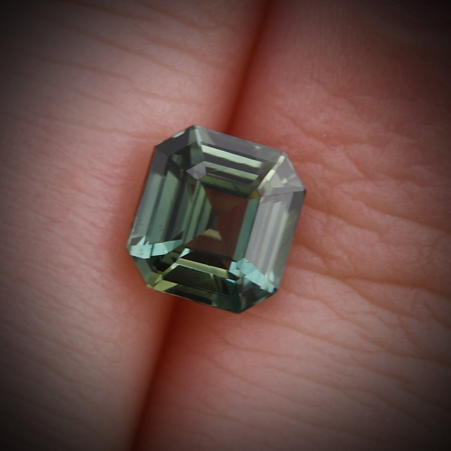 2,06 Karat Grüner Madagaskar Quadratischer Smaragd-Saphir