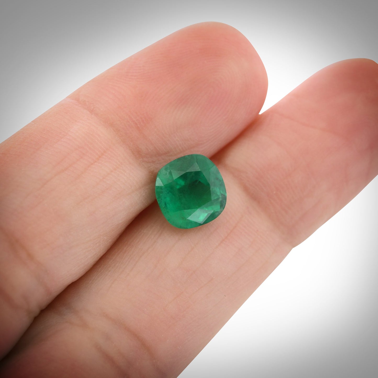 2,00 Karat grüner kolumbianischer Cabochon-Smaragd GRS