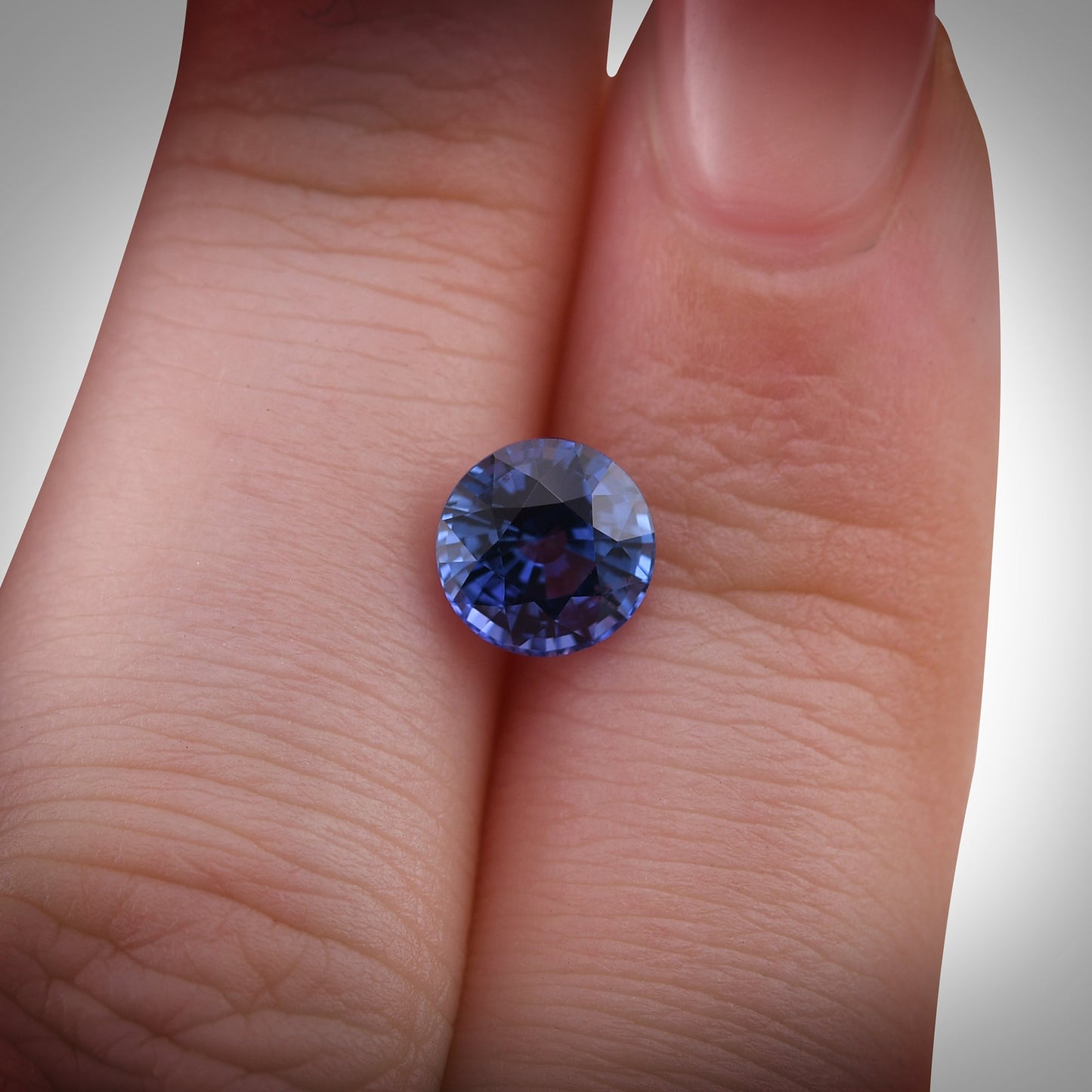 1,98 Karat blauer runder Saphir aus Sri Lanka