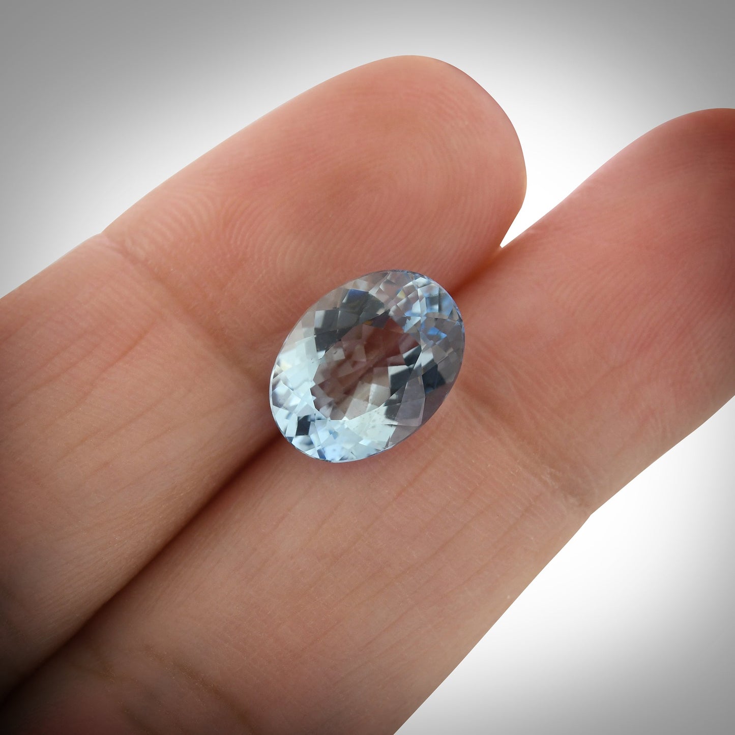 3,02 Karat blauer brasilianischer ovaler Aquamarin