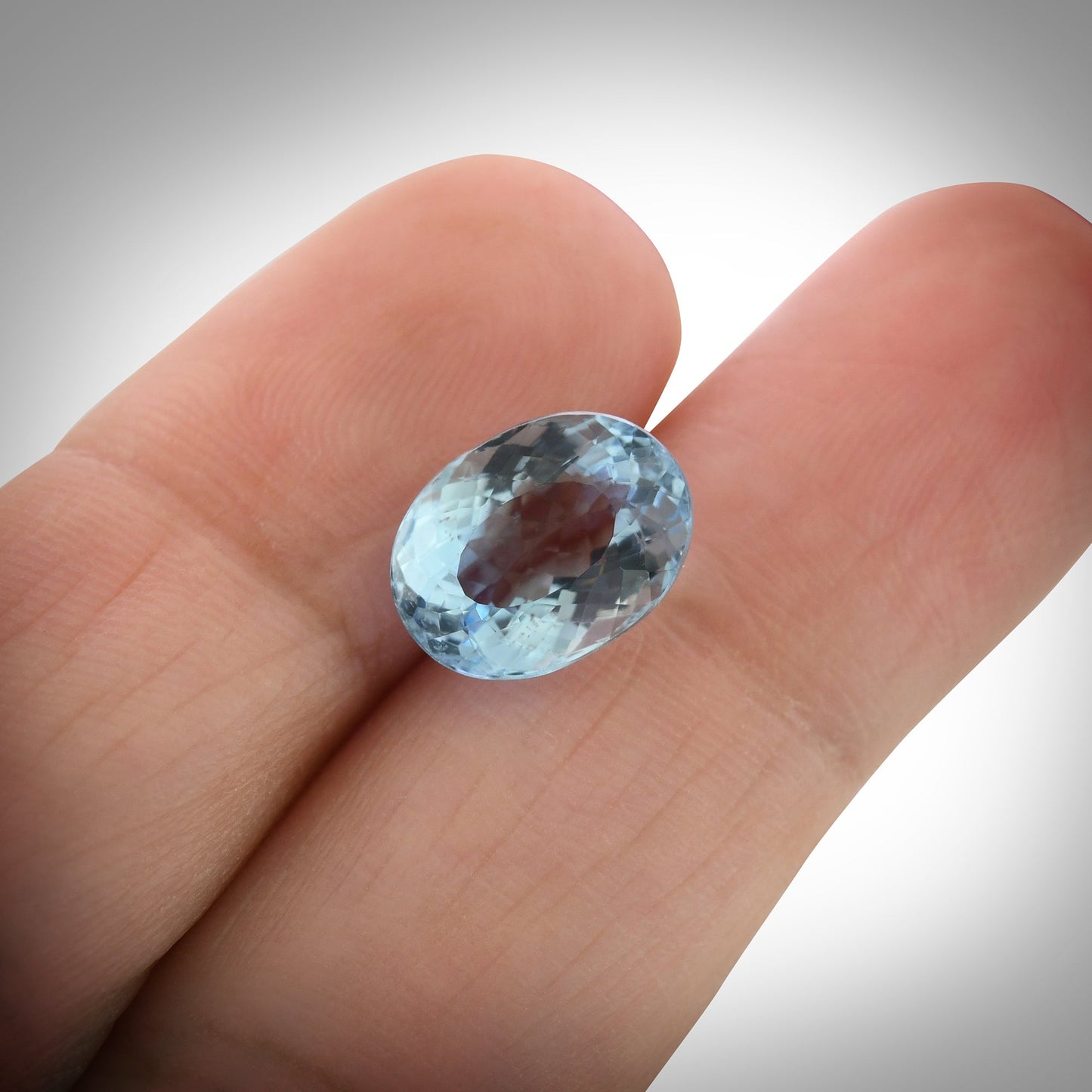 3,32 Karat blauer brasilianischer ovaler Aquamarin
