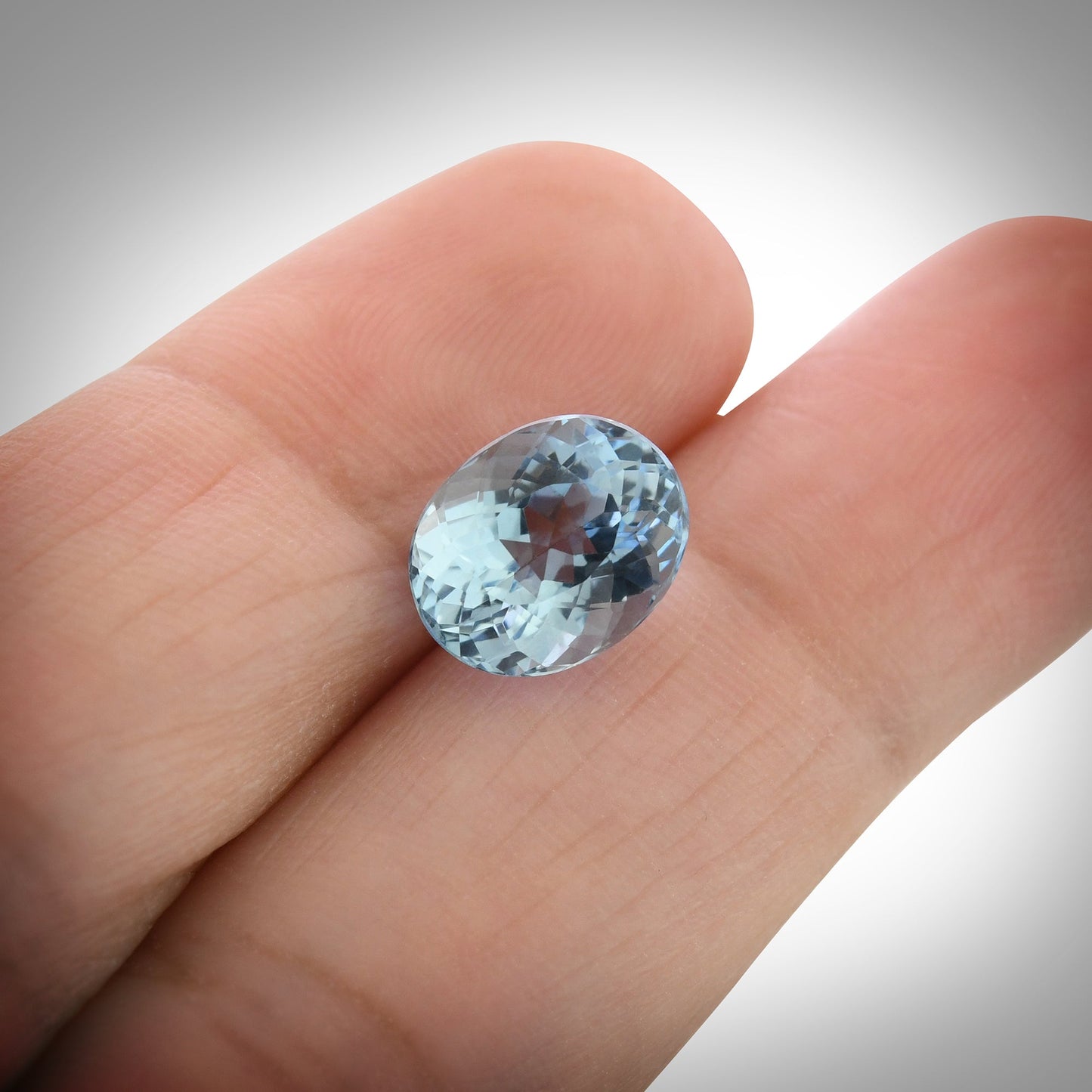 3,02 Karat blauer brasilianischer ovaler Aquamarin