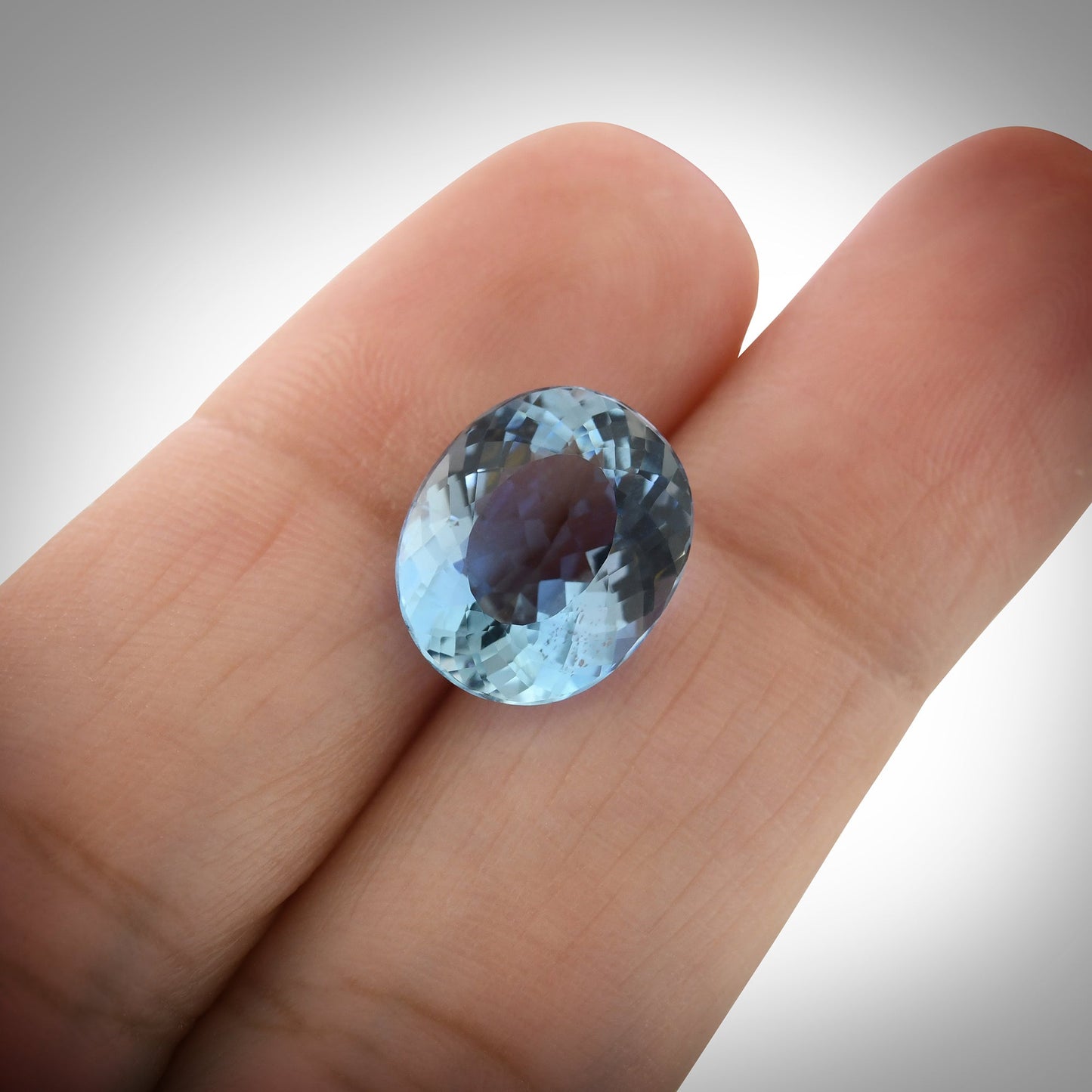 4,64 Karat blauer brasilianischer ovaler Aquamarin
