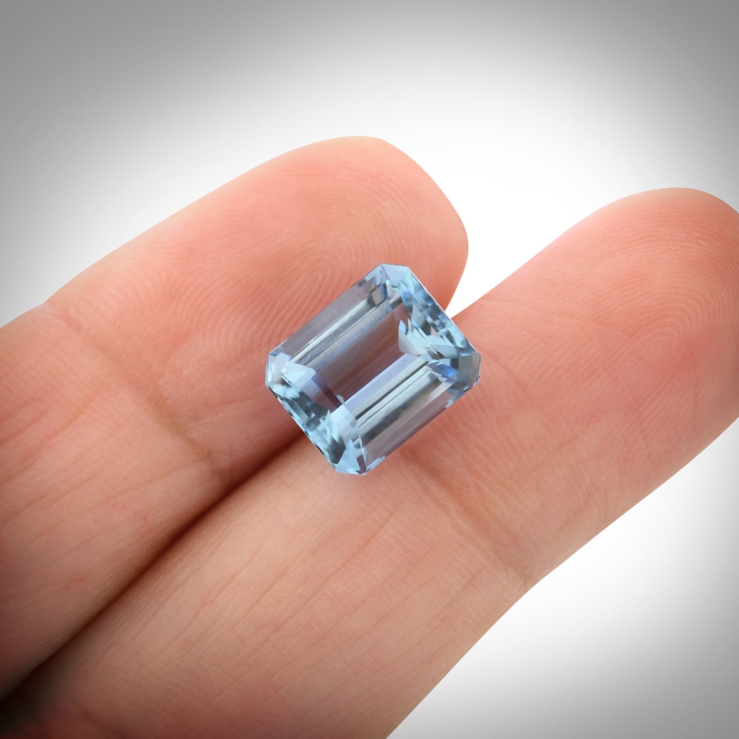 3,40 Karat blauer brasilianischer achteckiger Aquamarin