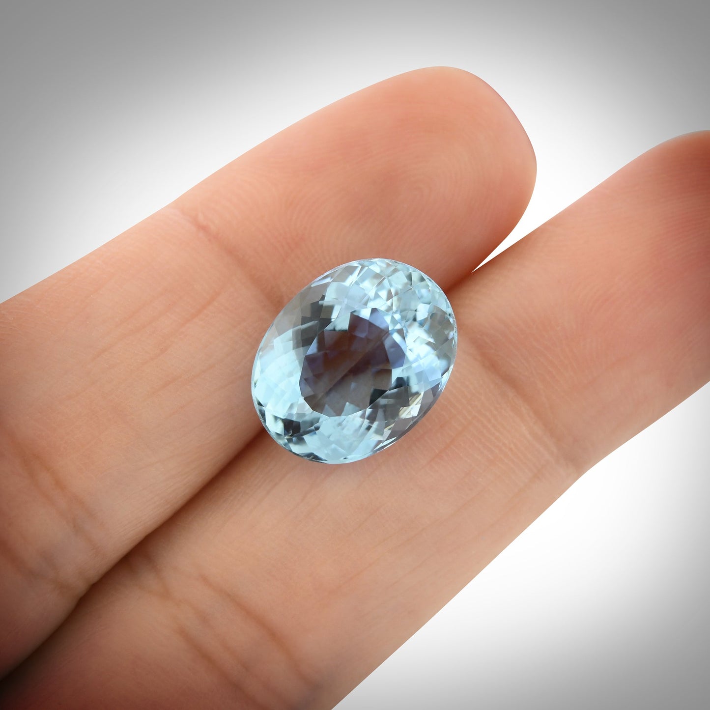 6,22 Karat blauer brasilianischer ovaler Aquamarin
