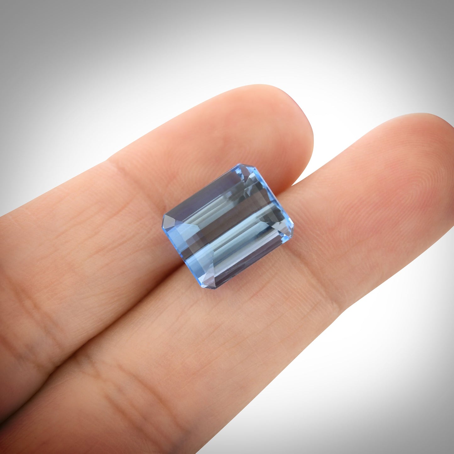 7,19 Karat blauer brasilianischer achteckiger Aquamarin