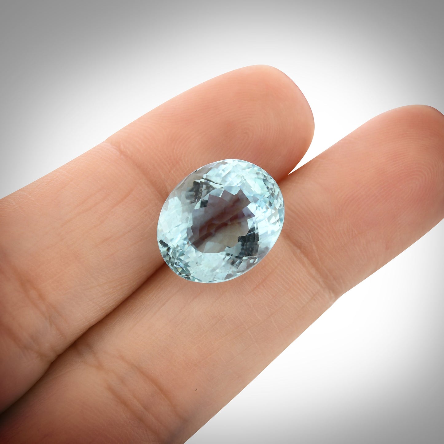 8,97 Karat blauer brasilianischer ovaler Aquamarin
