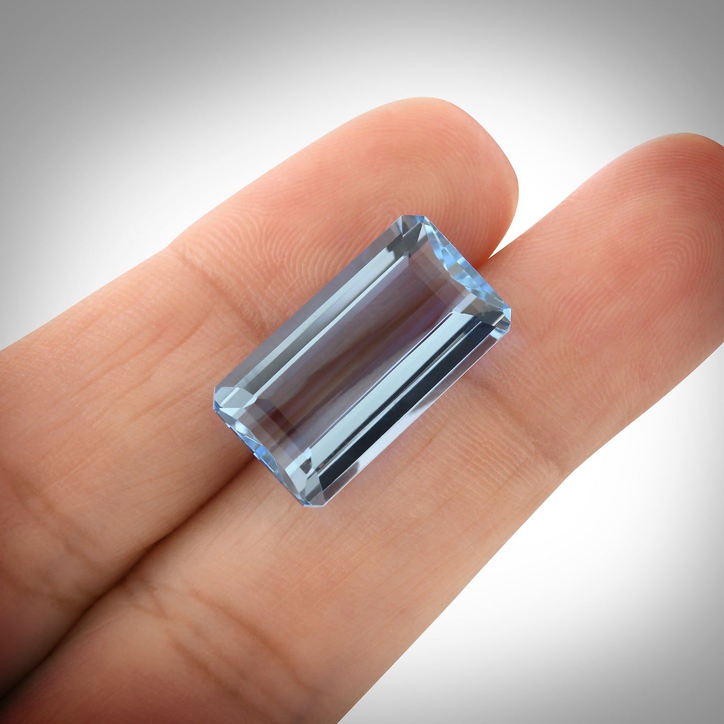 8,81 Karat blauer brasilianischer Smaragd-Aquamarin