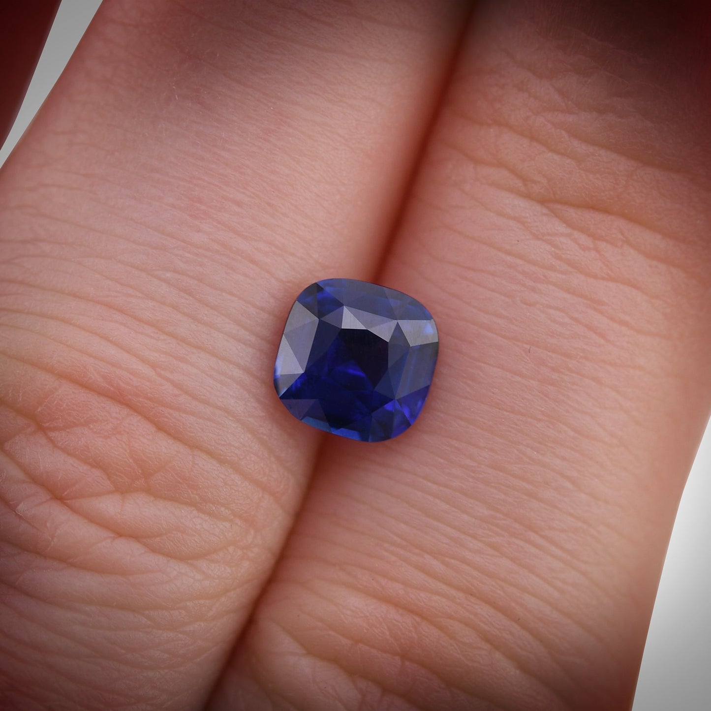 1,80 Karat blauer Kissen-Saphir