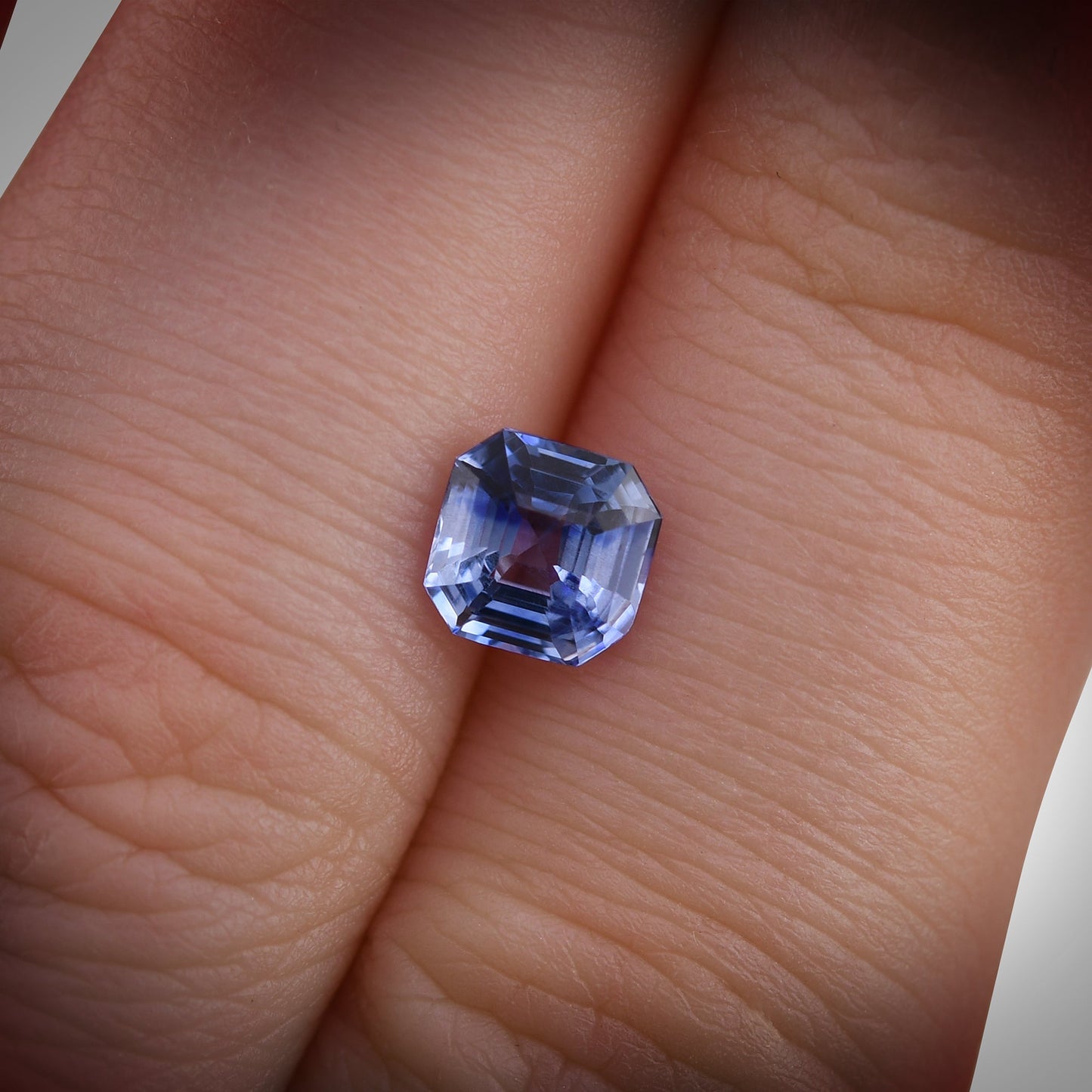 1,12 Karat blauer Smaragd-Saphir aus Sri Lanka