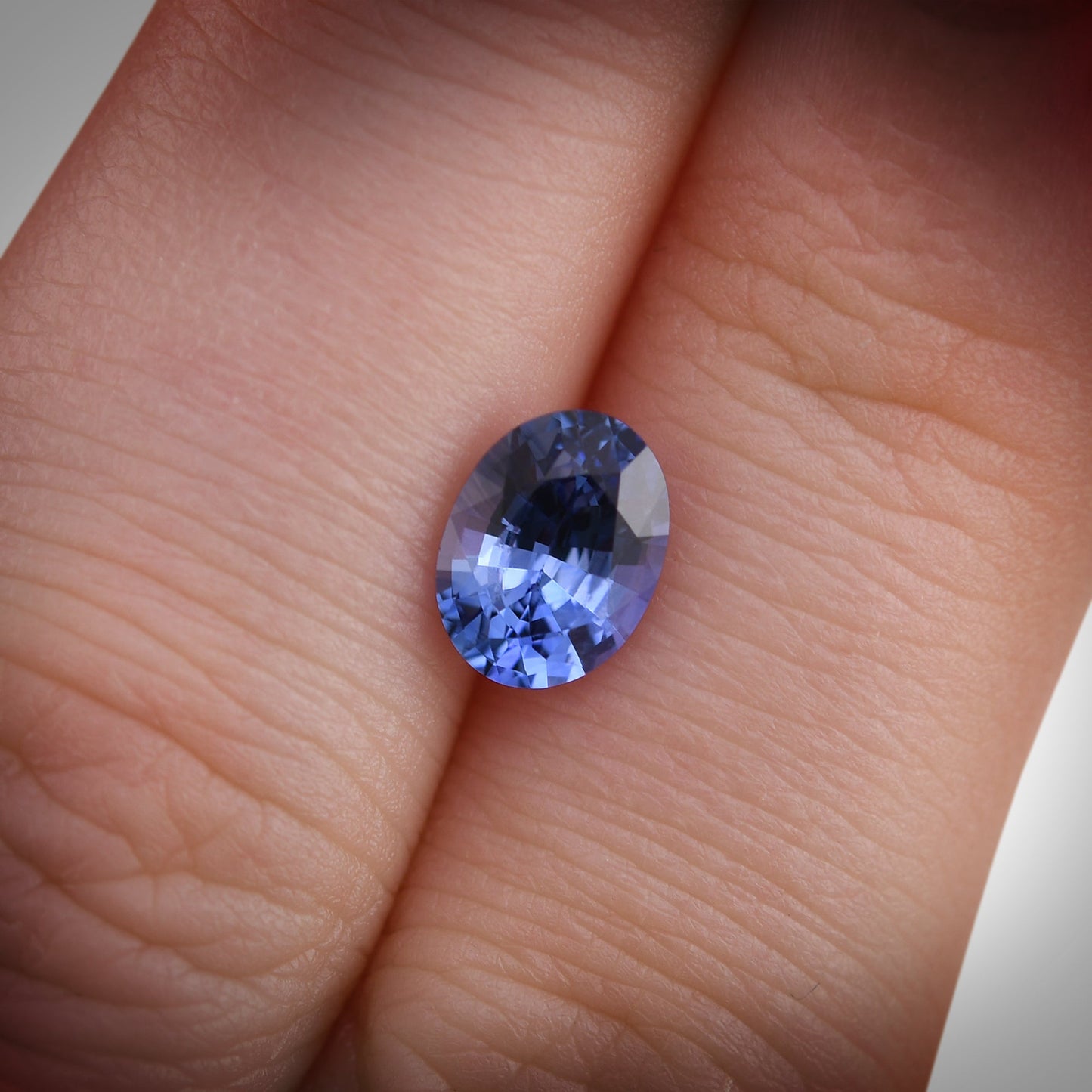 1,60 Karat blauer ovaler Saphir aus Sri Lanka