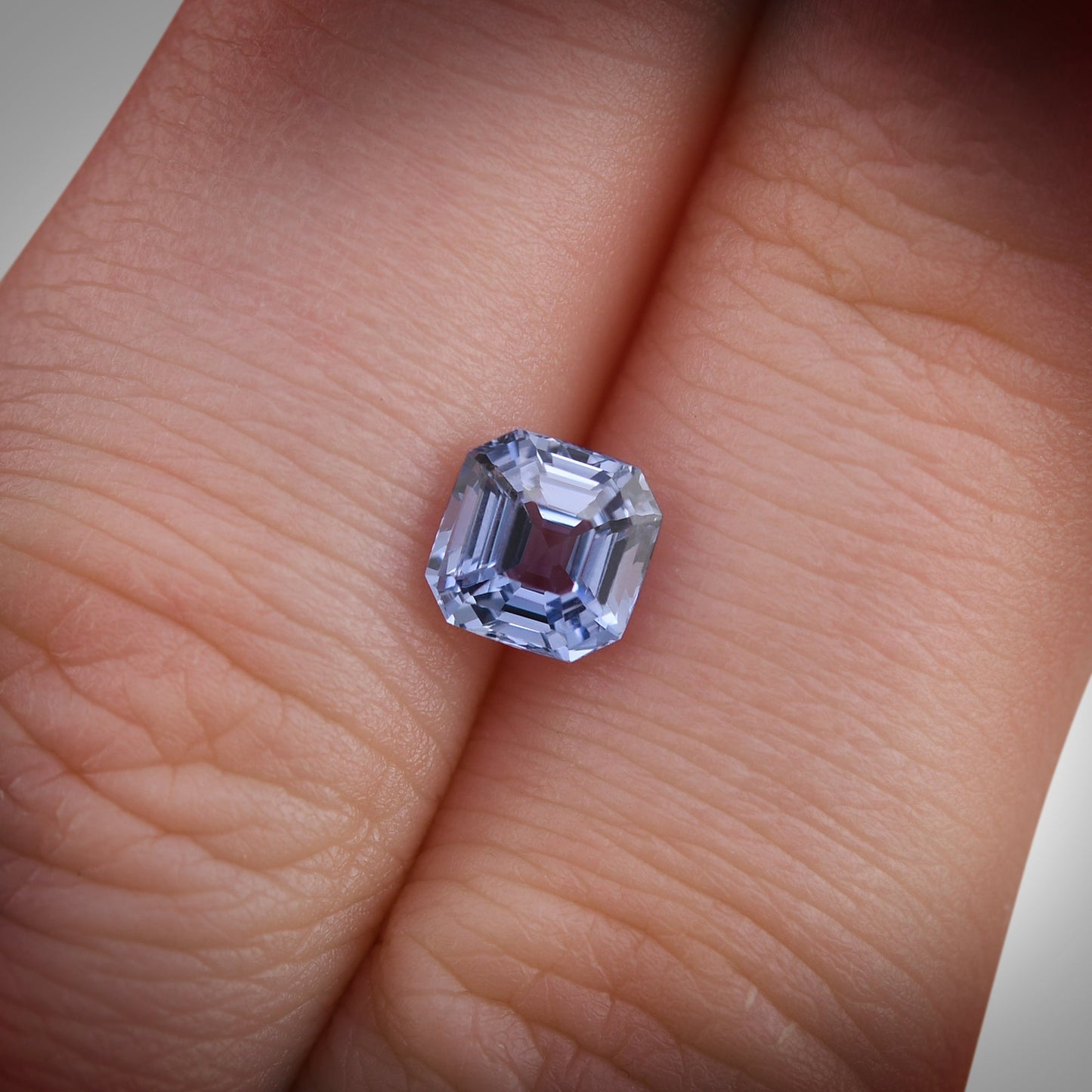 1,28 Karat blauer Smaragd-Saphir aus Sri Lanka