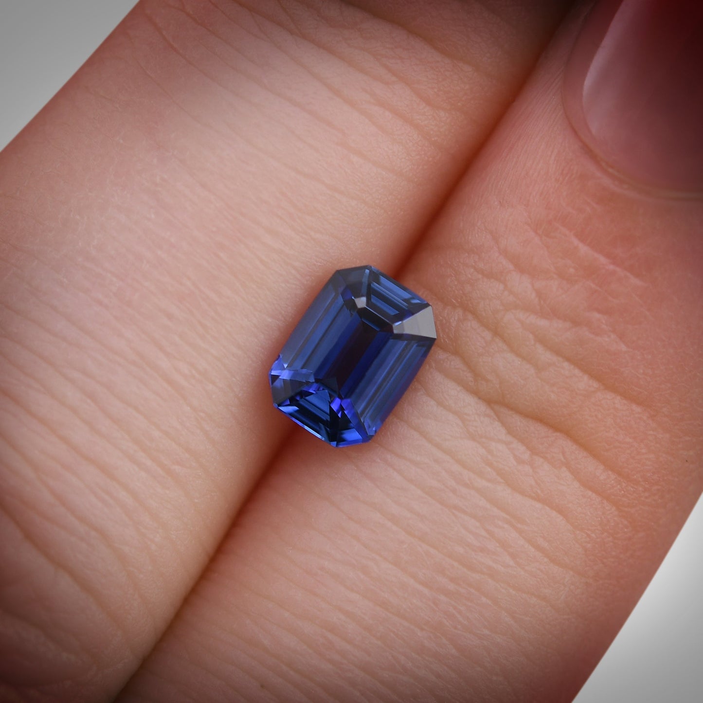 1,25 Karat blauer Smaragd-Saphir aus Sri Lanka