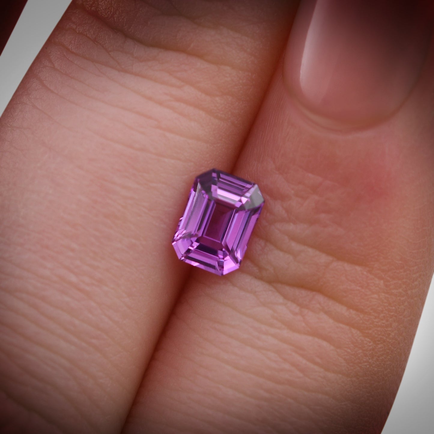 1,02 Karat rosafarbener Madagaskar-Smaragd-Saphir