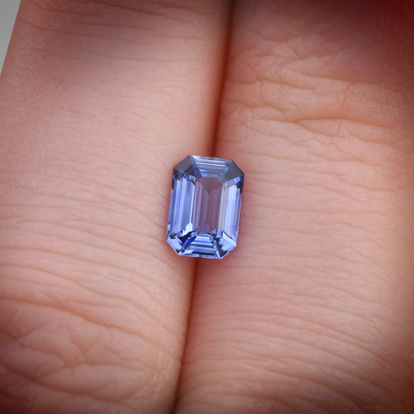 0,99 Karat blauer Smaragd-Saphir aus Sri Lanka