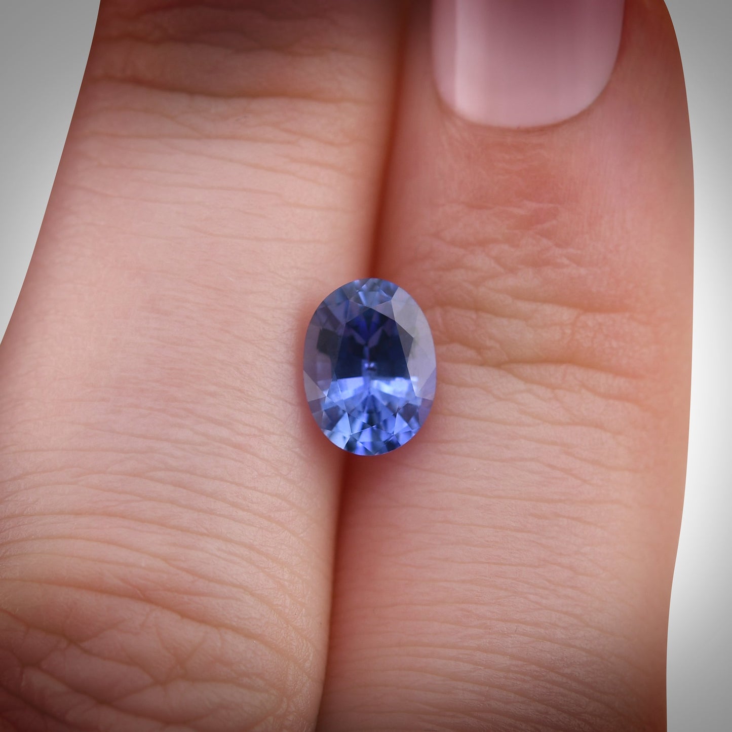 1,62 Karat blauer ovaler Saphir aus Sri Lanka