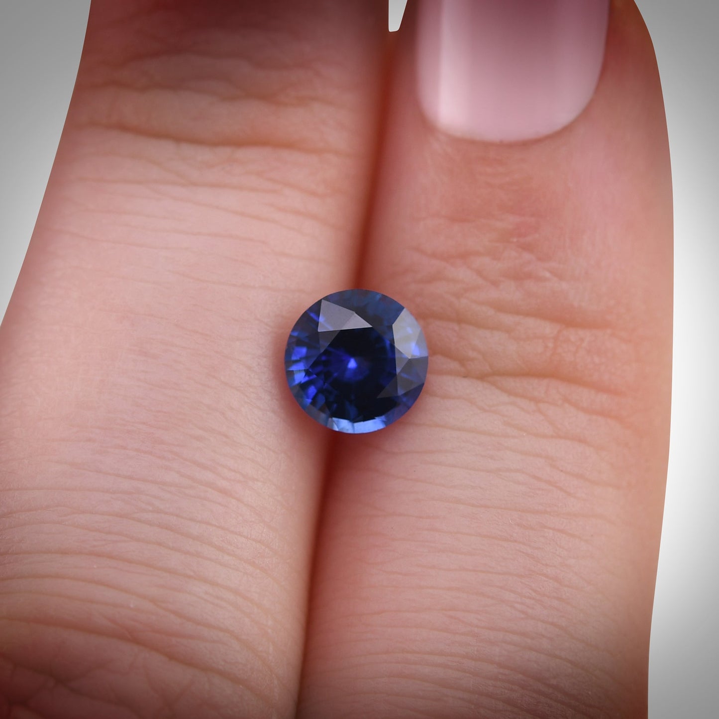 1,34 Karat blauer runder Saphir aus Sri Lanka