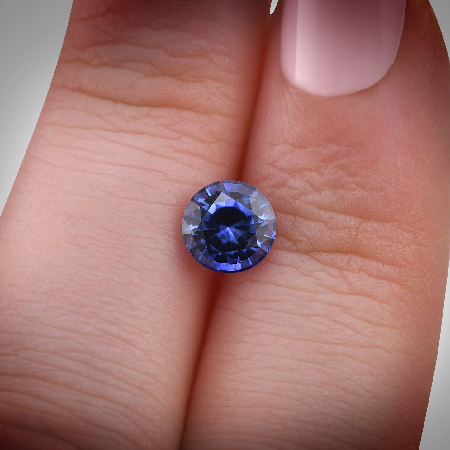 1,39 Karat blauer runder Saphir aus Sri Lanka