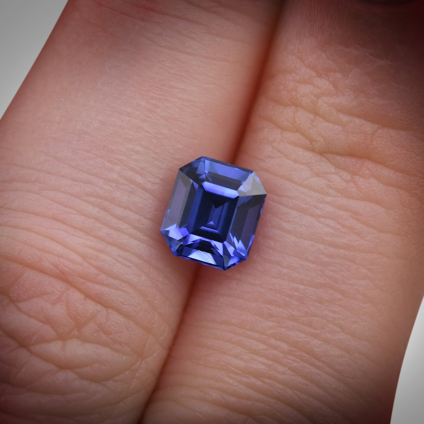 2,07 Karat blauer Smaragd-Saphir aus Sri Lanka