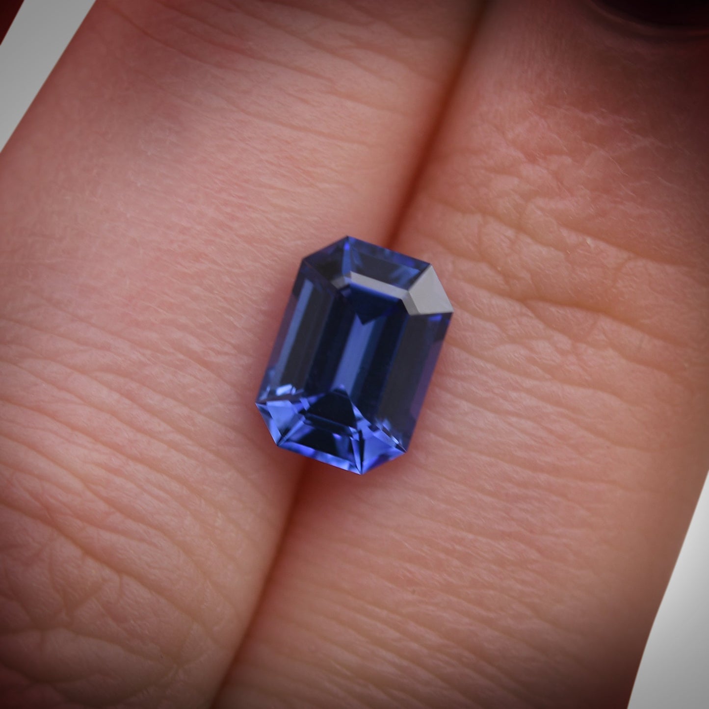 2,35 Karat blauer Smaragd-Saphir aus Sri Lanka
