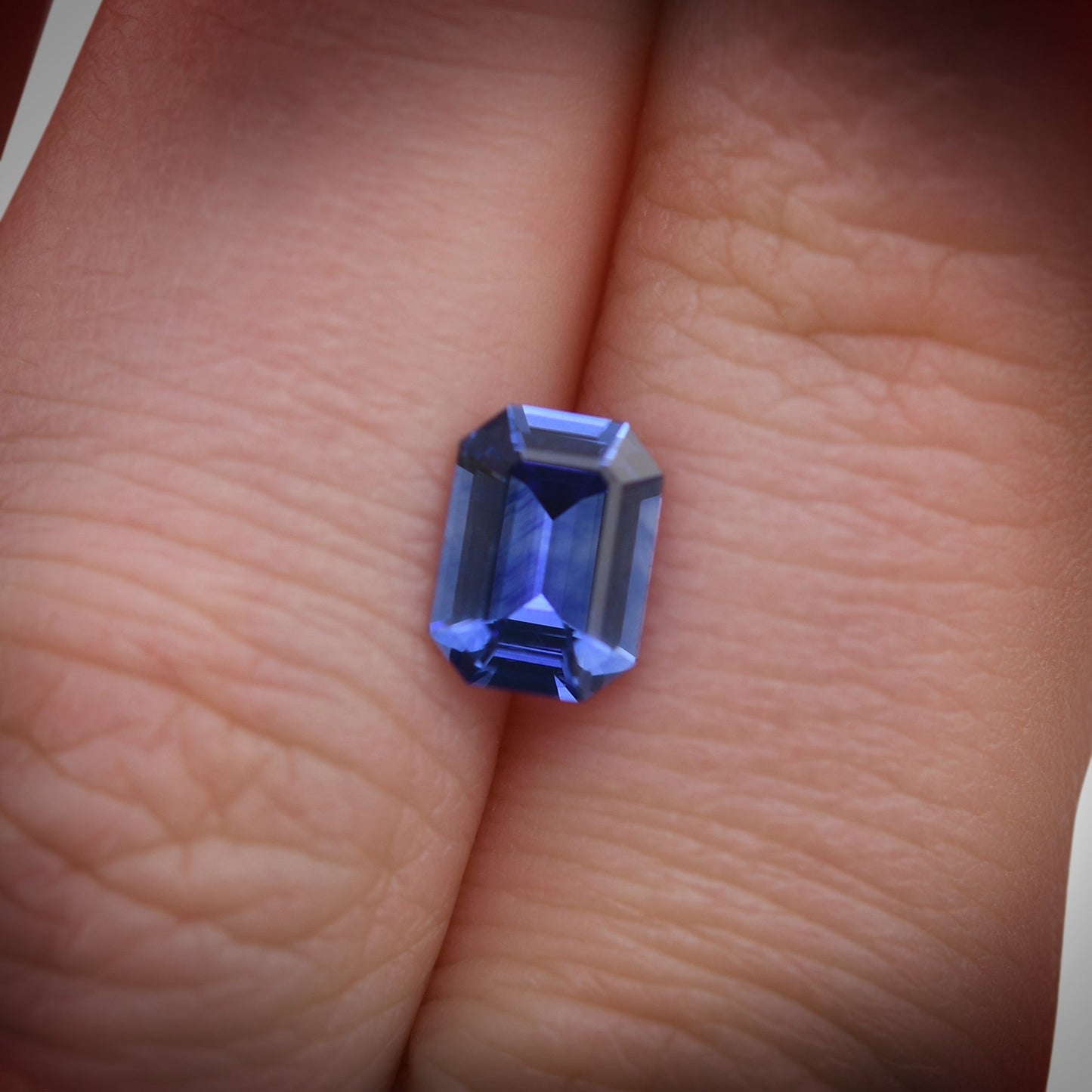 1,19 Karat blauer Smaragd-Saphir aus Sri Lanka