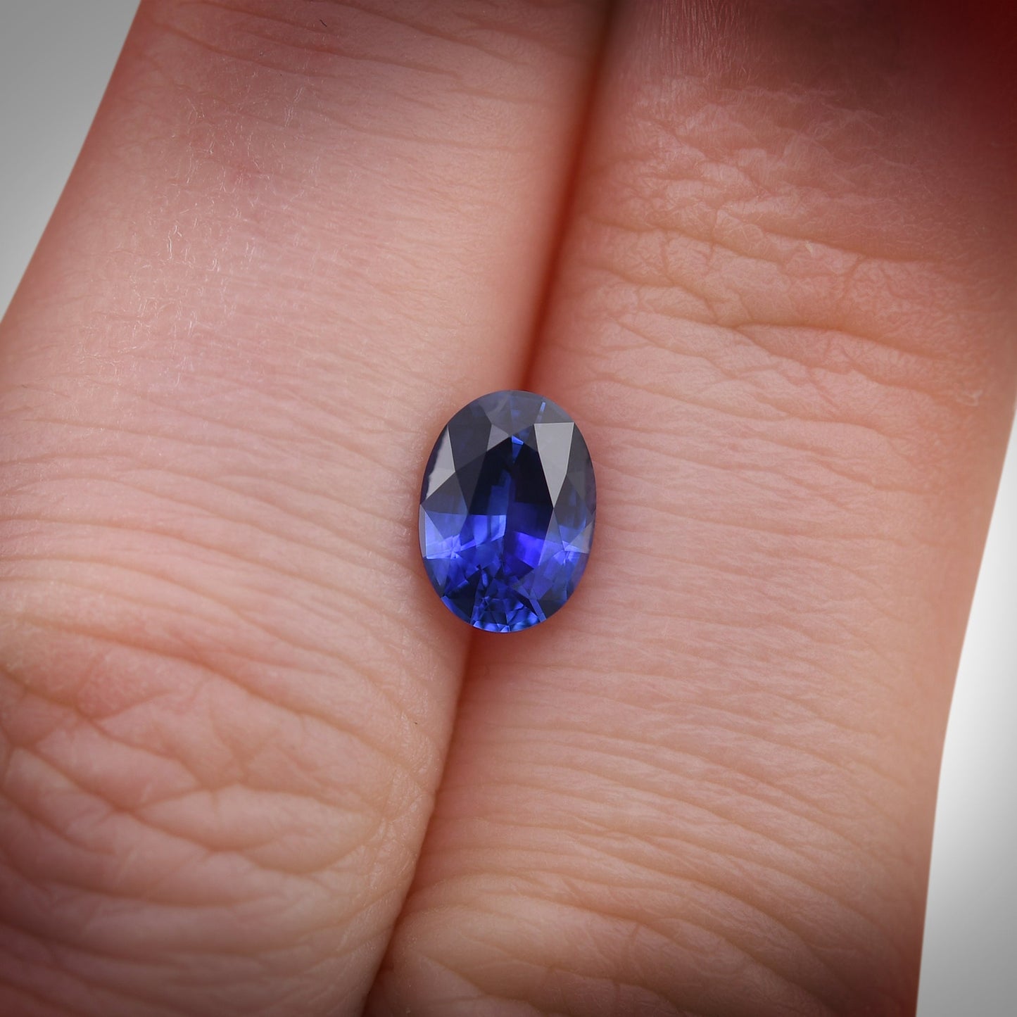 1,20 Karat blauer ovaler Saphir aus Sri Lanka
