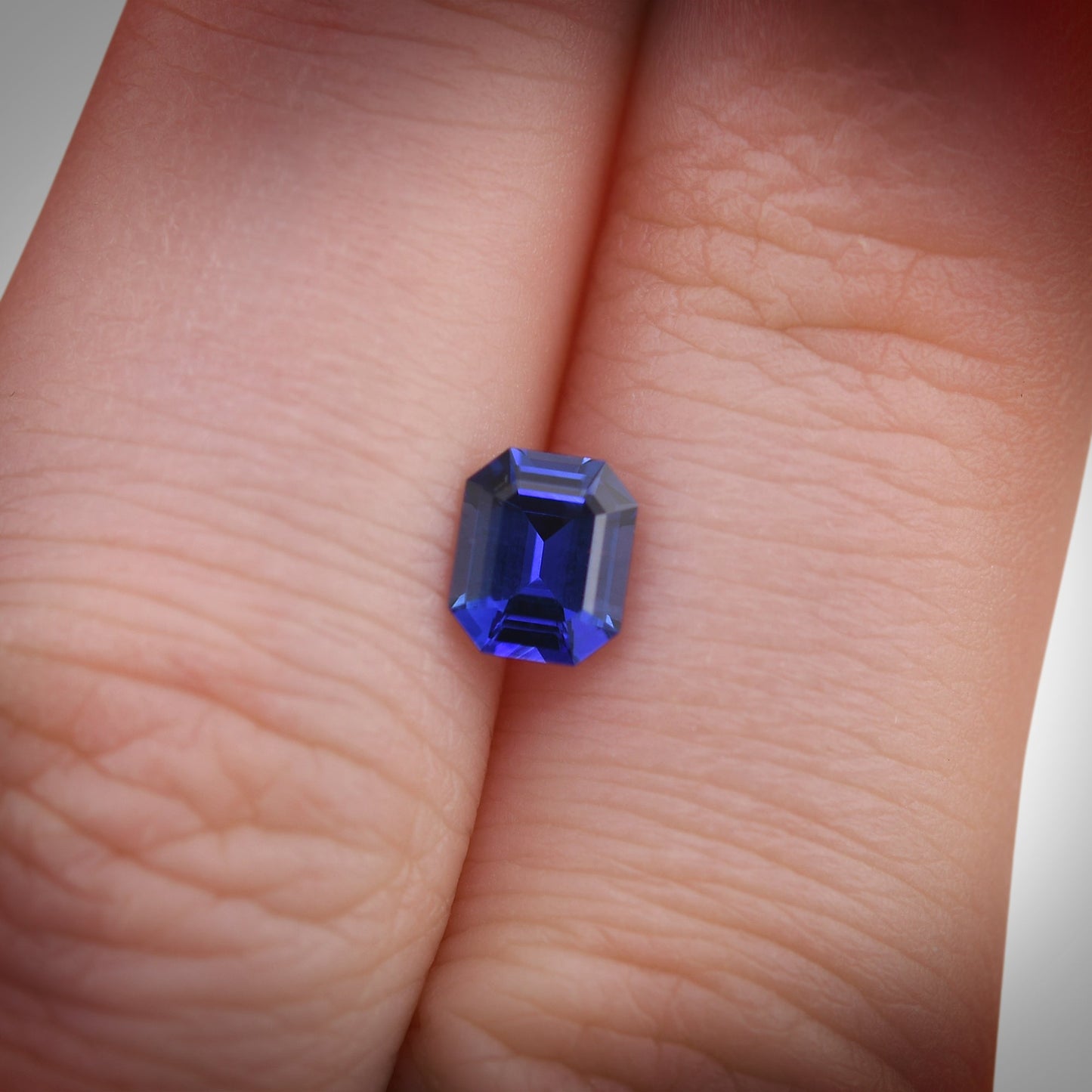 0,81 Karat blauer Smaragd-Saphir aus Sri Lanka