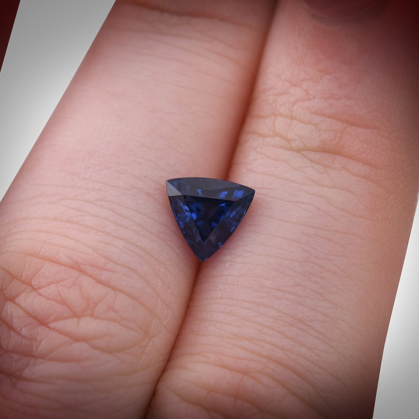 1,31 Karat blauer THAI-Dreiecksaphir