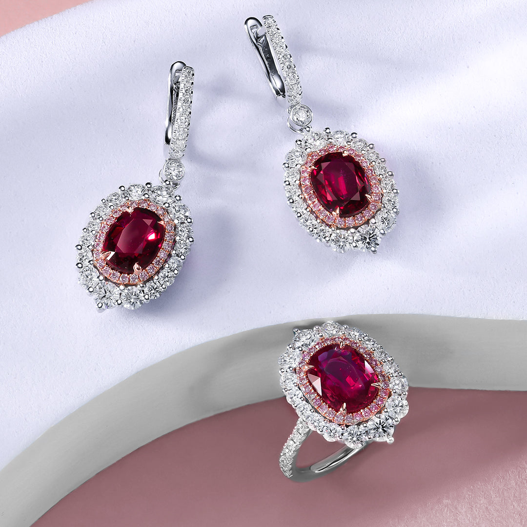 Kissenförmiger Ring mit Mosambik-Rubin und Diamanten, doppelter Halo