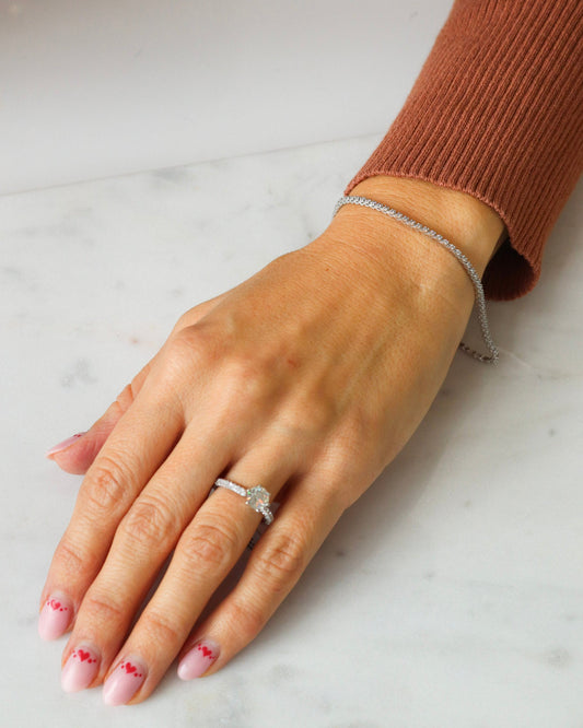 Welche Verlobungsringe aus Gold mit Diamant sind aktuell am gefragtesten?