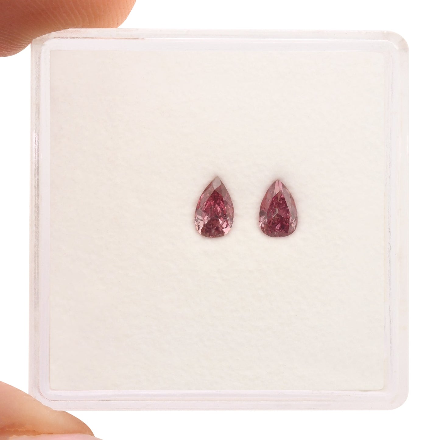 0,26 Karat Fancy Vivid Purplish Pink Birnenförmige Diamanten (SI2) GIA
